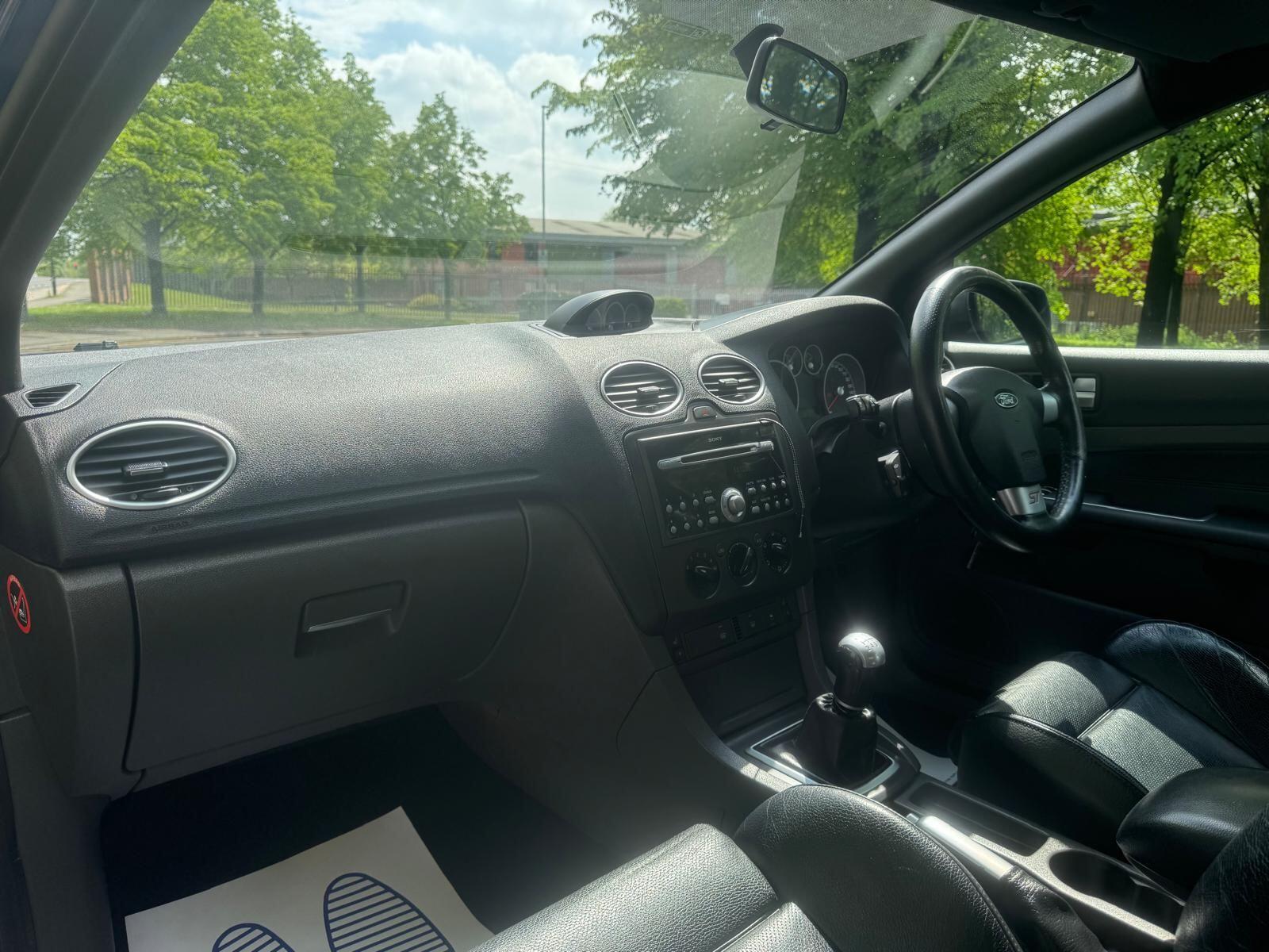 Ford Focus - Image 29