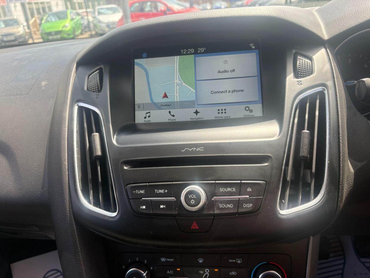 Ford Focus - Image 10