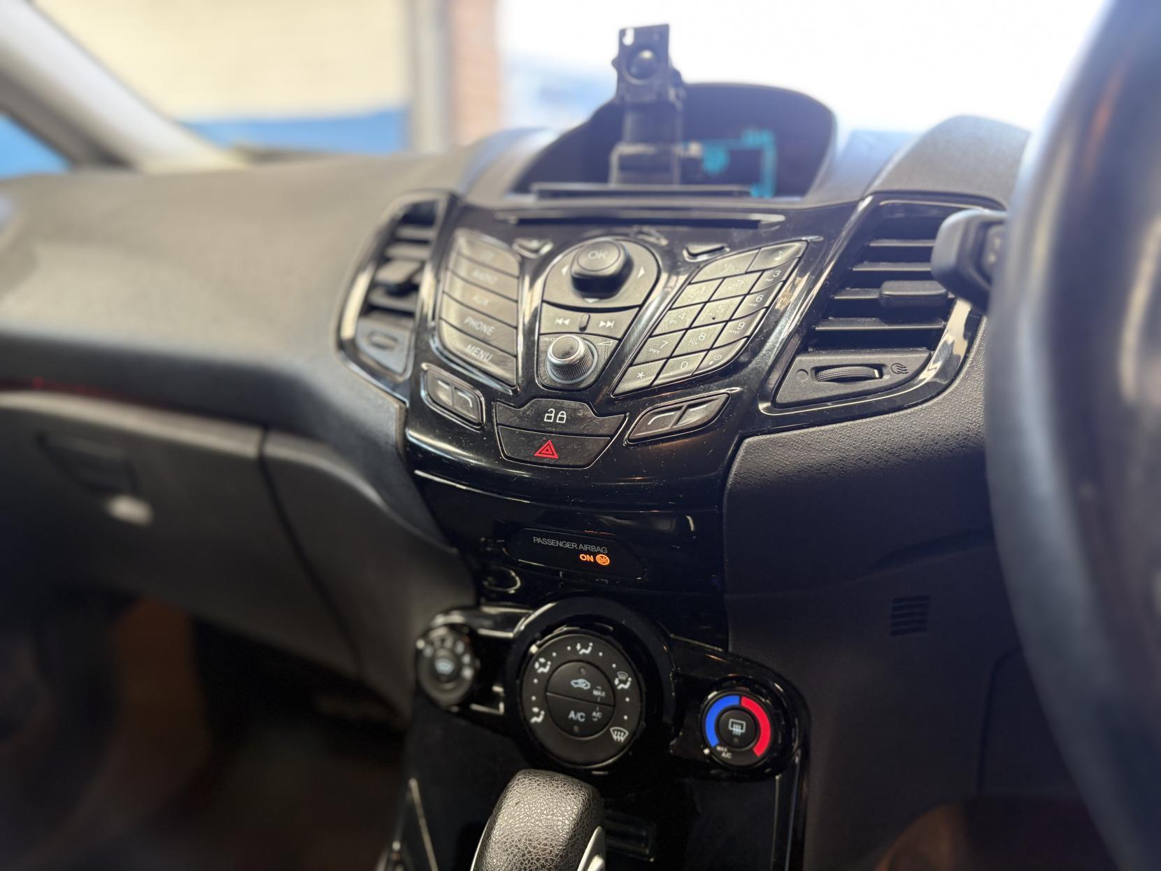 Ford Fiesta - Image 13