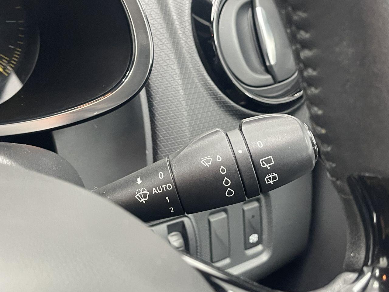 Renault Clio - Image 37