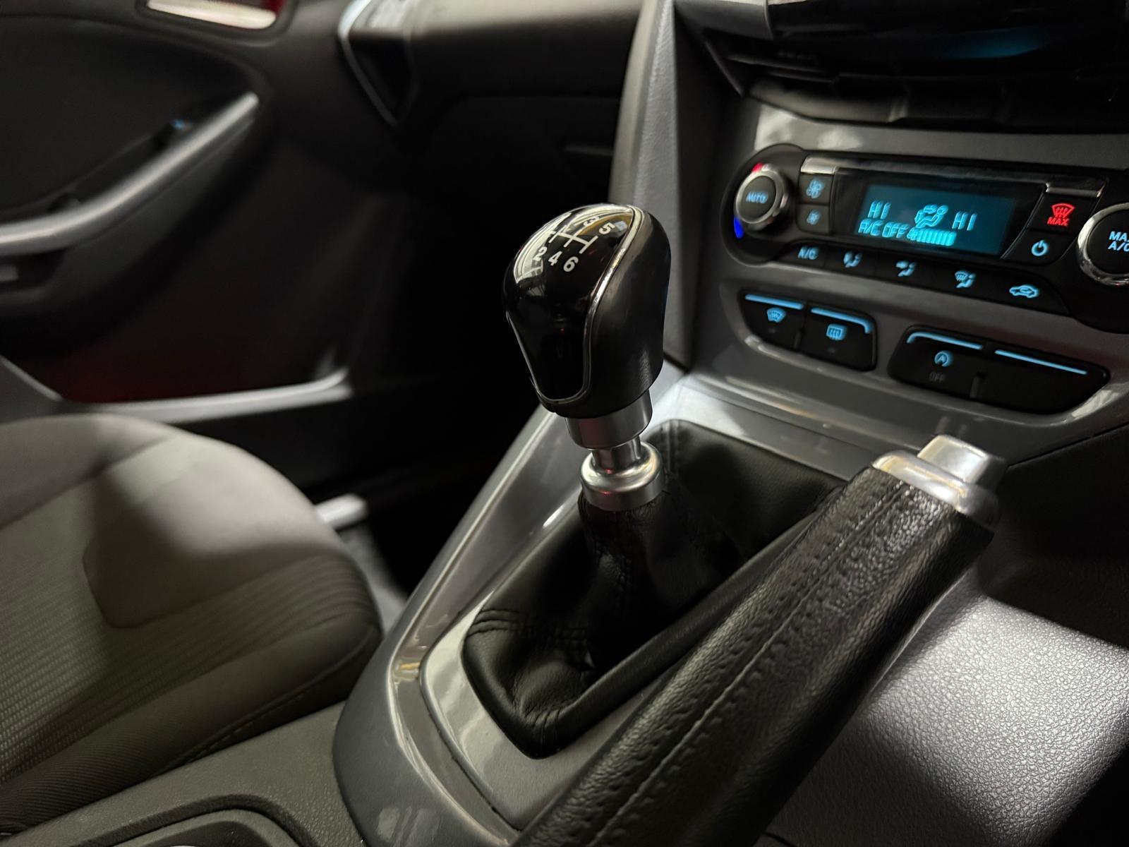 Ford Focus - Image 40