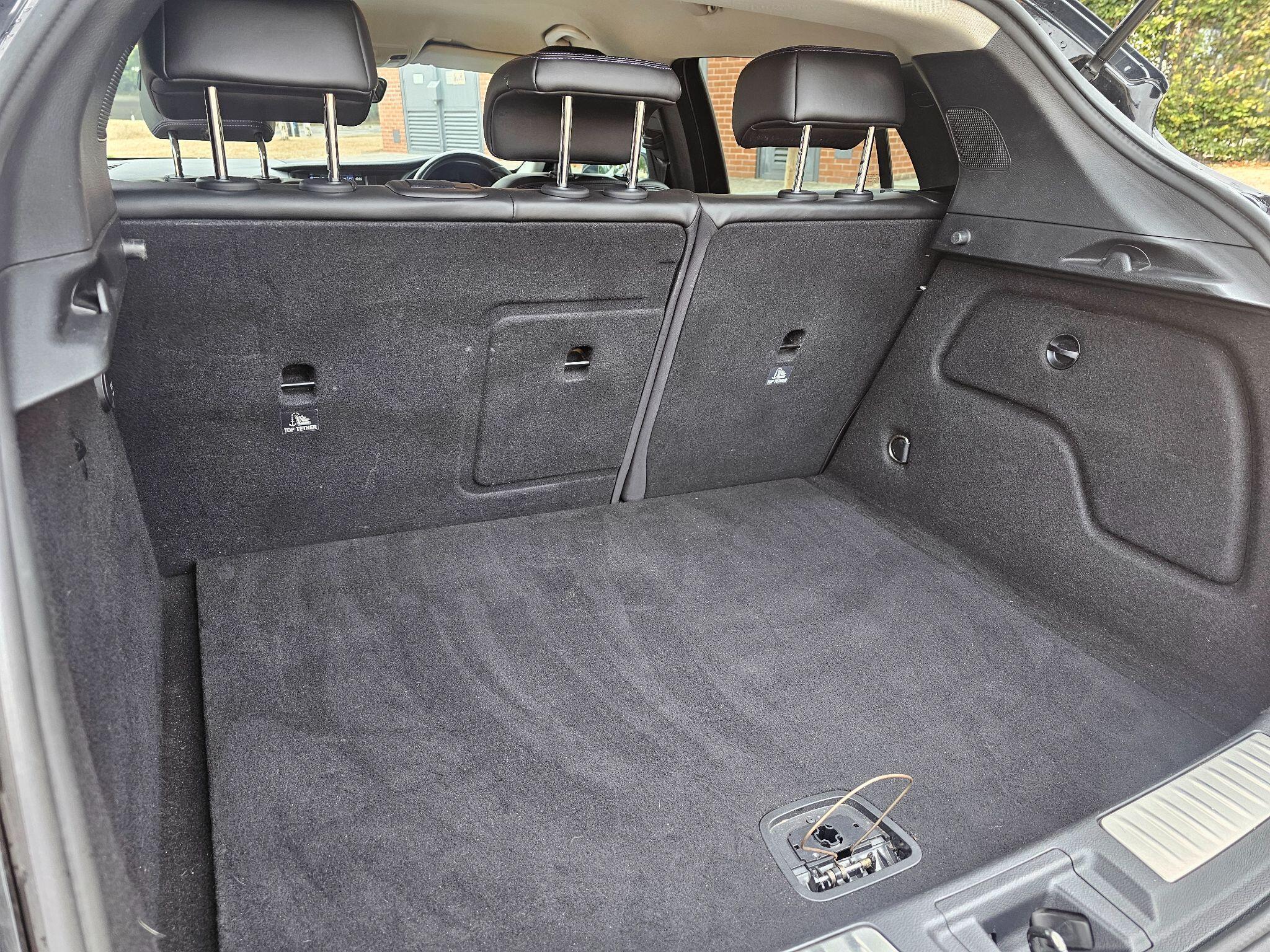 Infiniti Q30 - Image 20