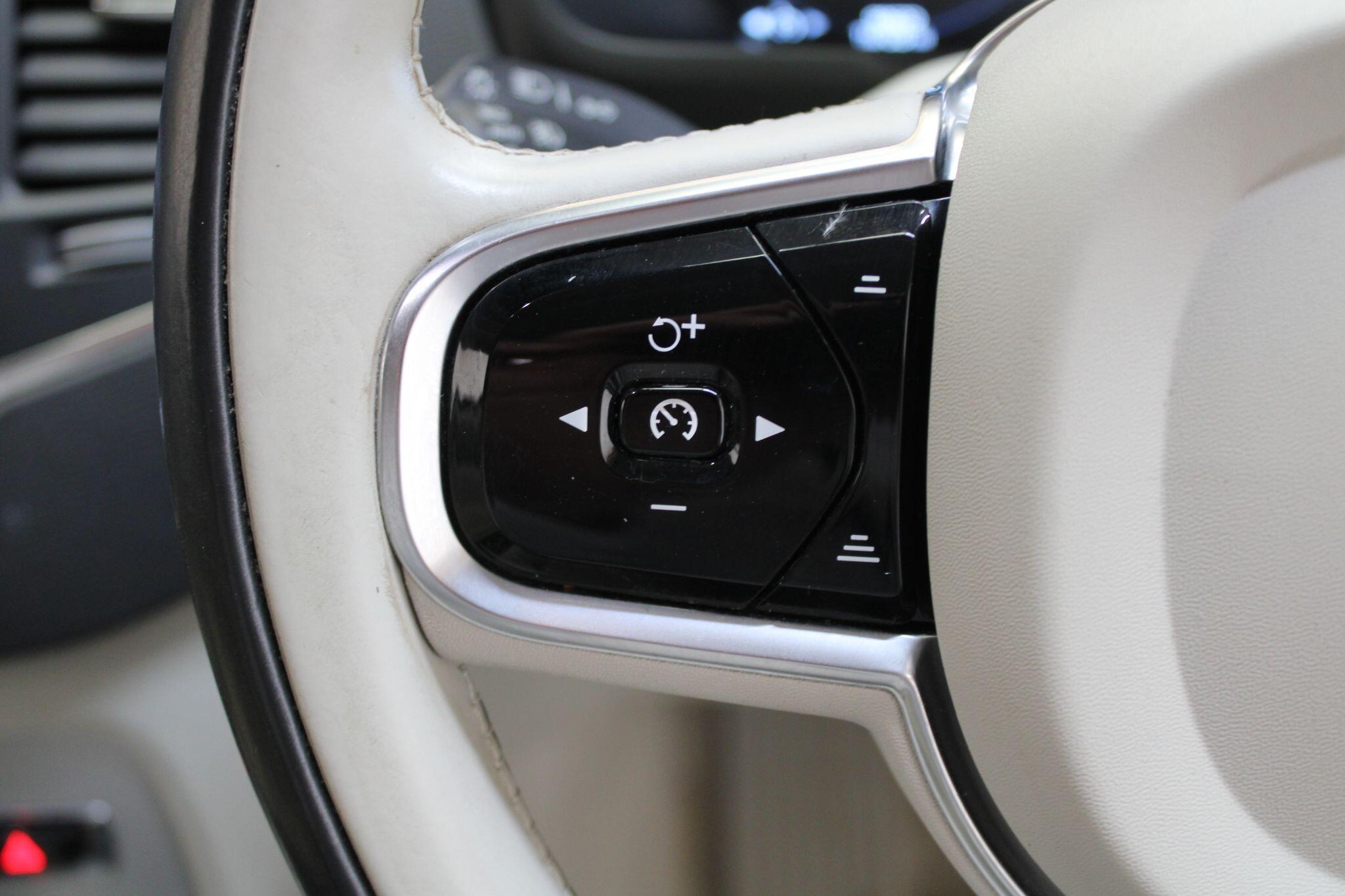 Volvo XC90 - Image 29