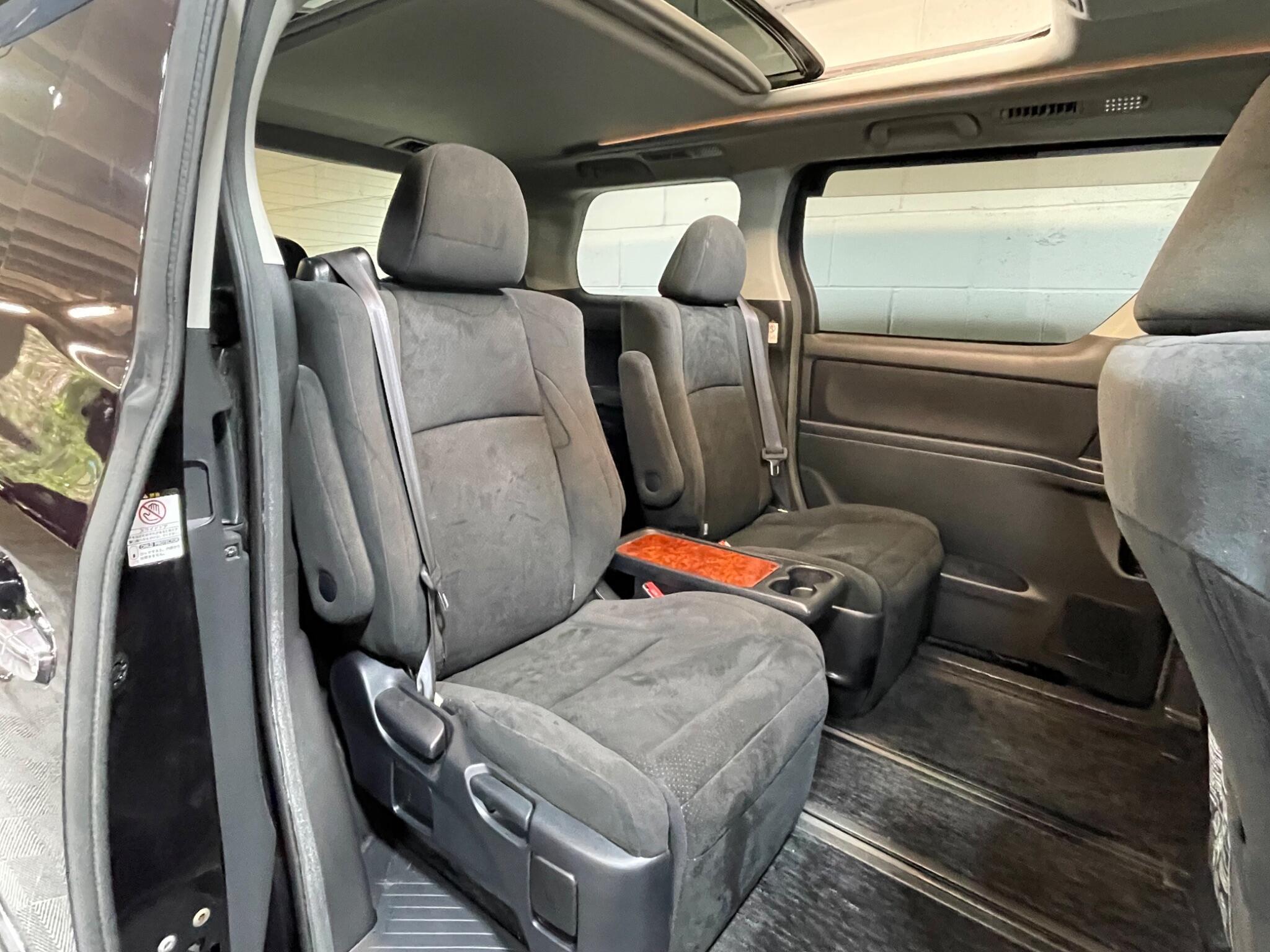 Toyota Vellfire - Image 13