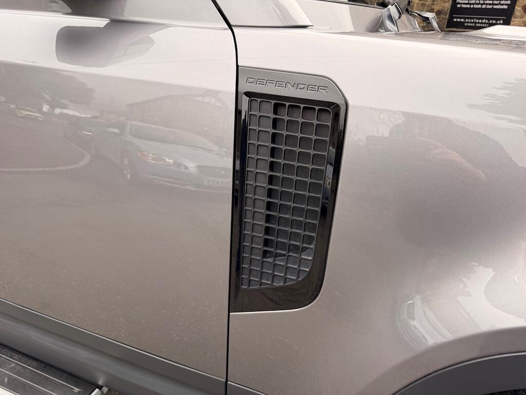 Land Rover Defender 110 - Image 19