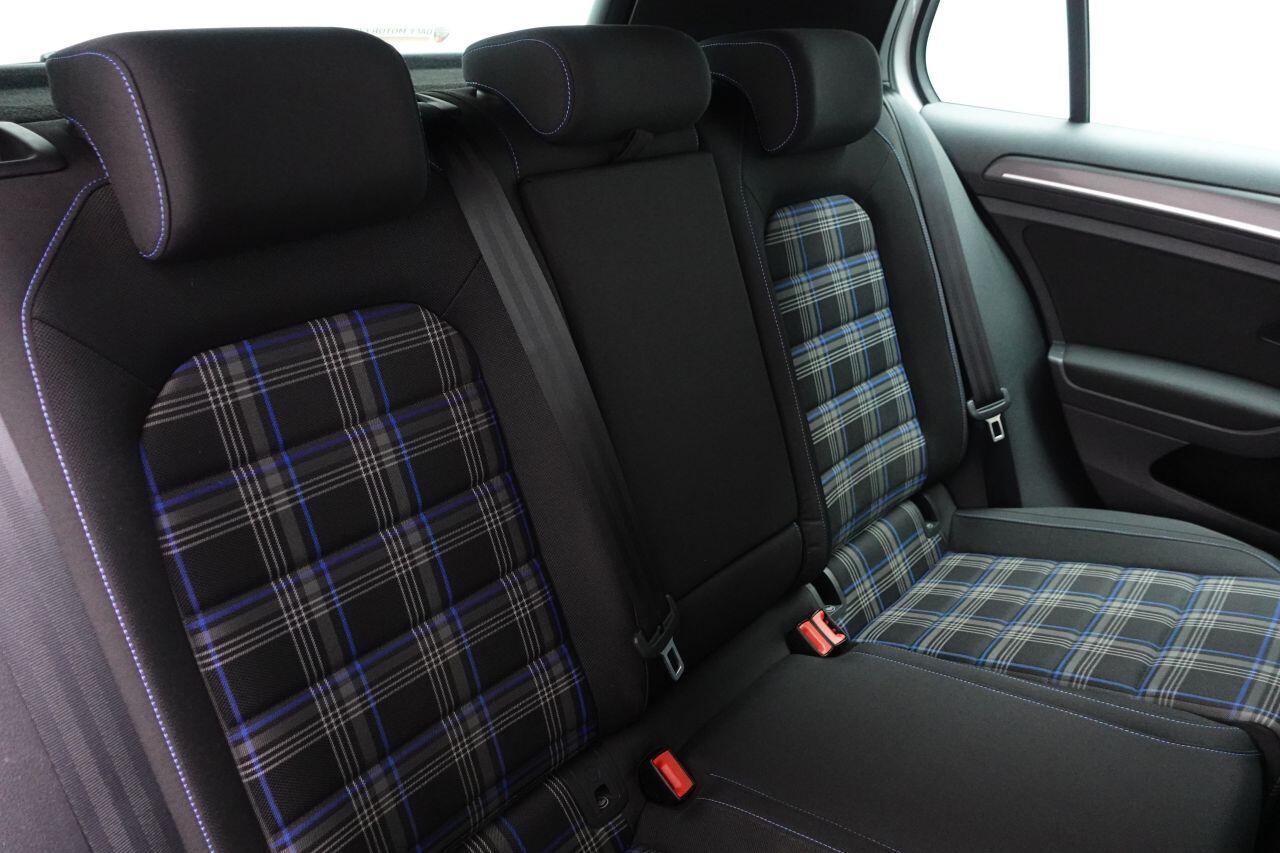 Volkswagen Golf - Image 27