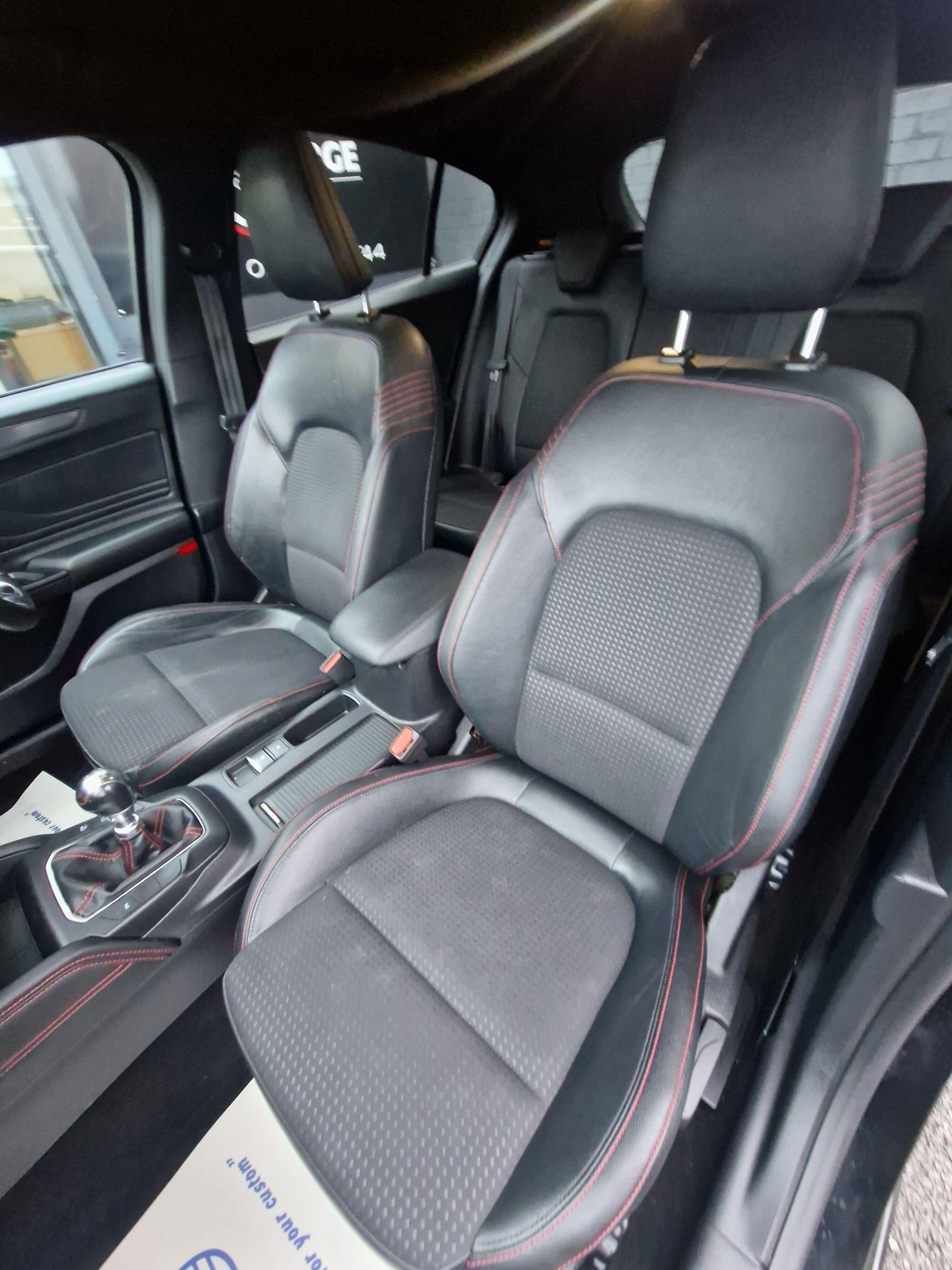 Ford Focus - Image 36