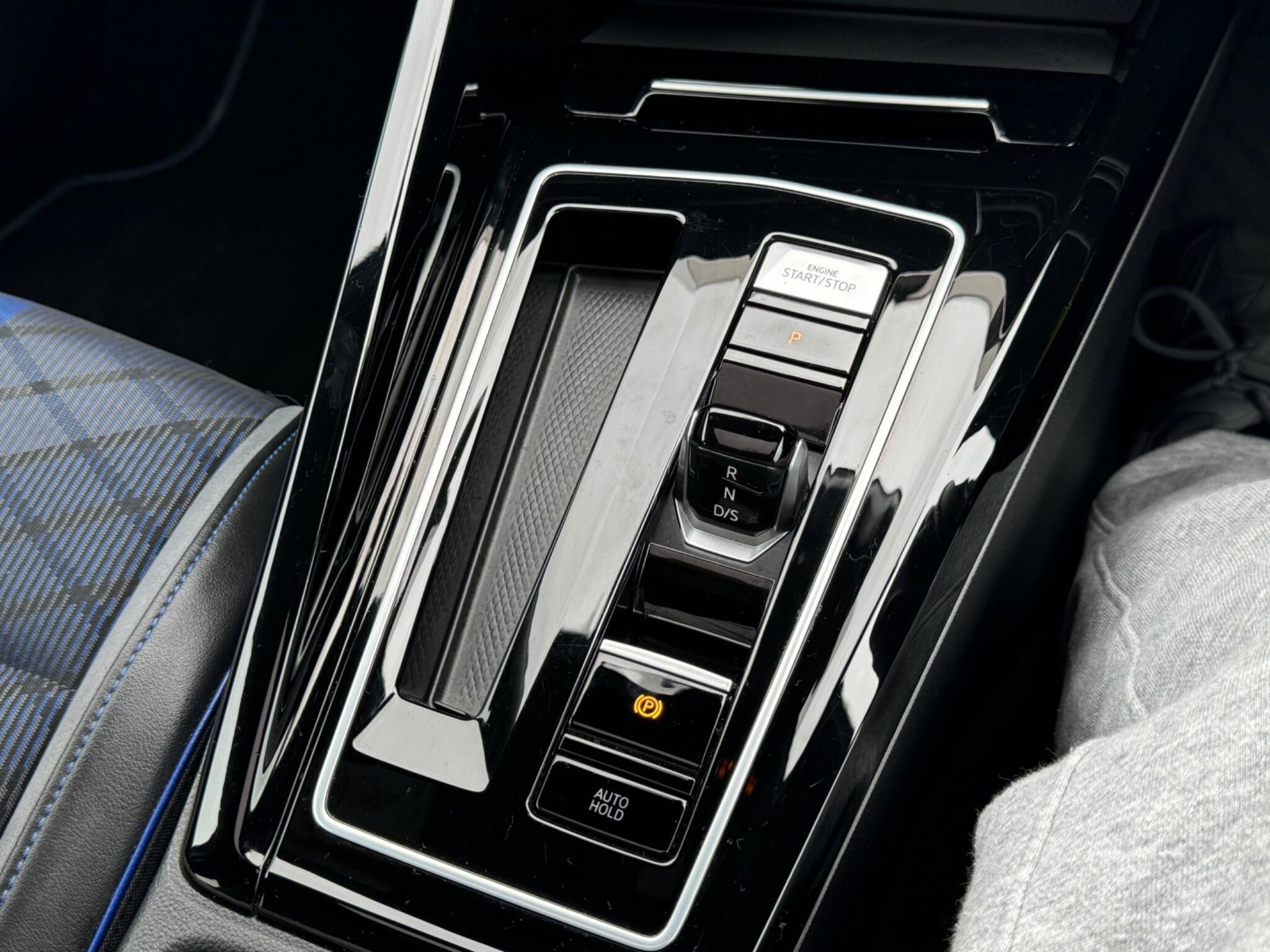 Volkswagen Golf - Image 17