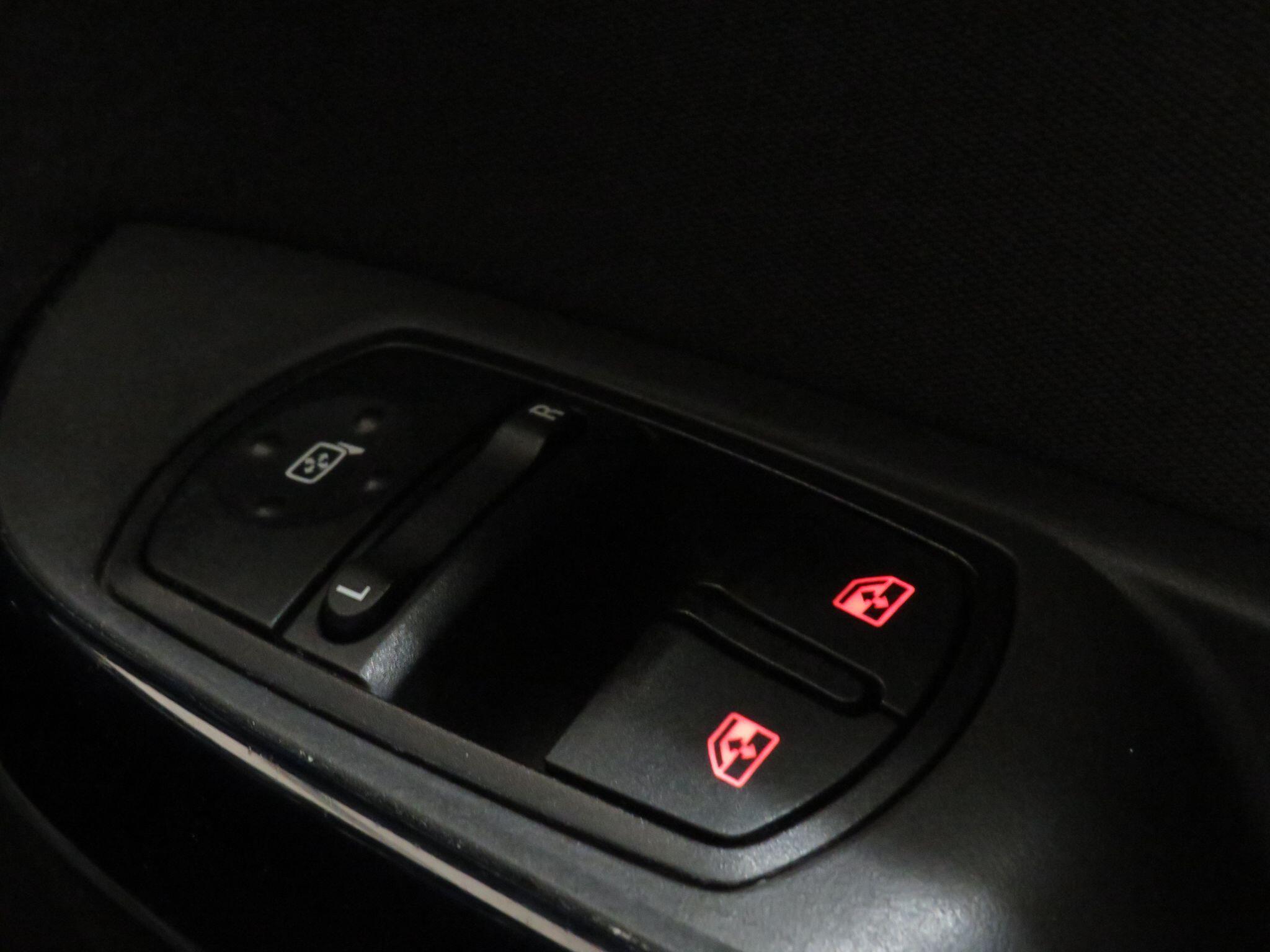 Vauxhall Corsa - Image 20