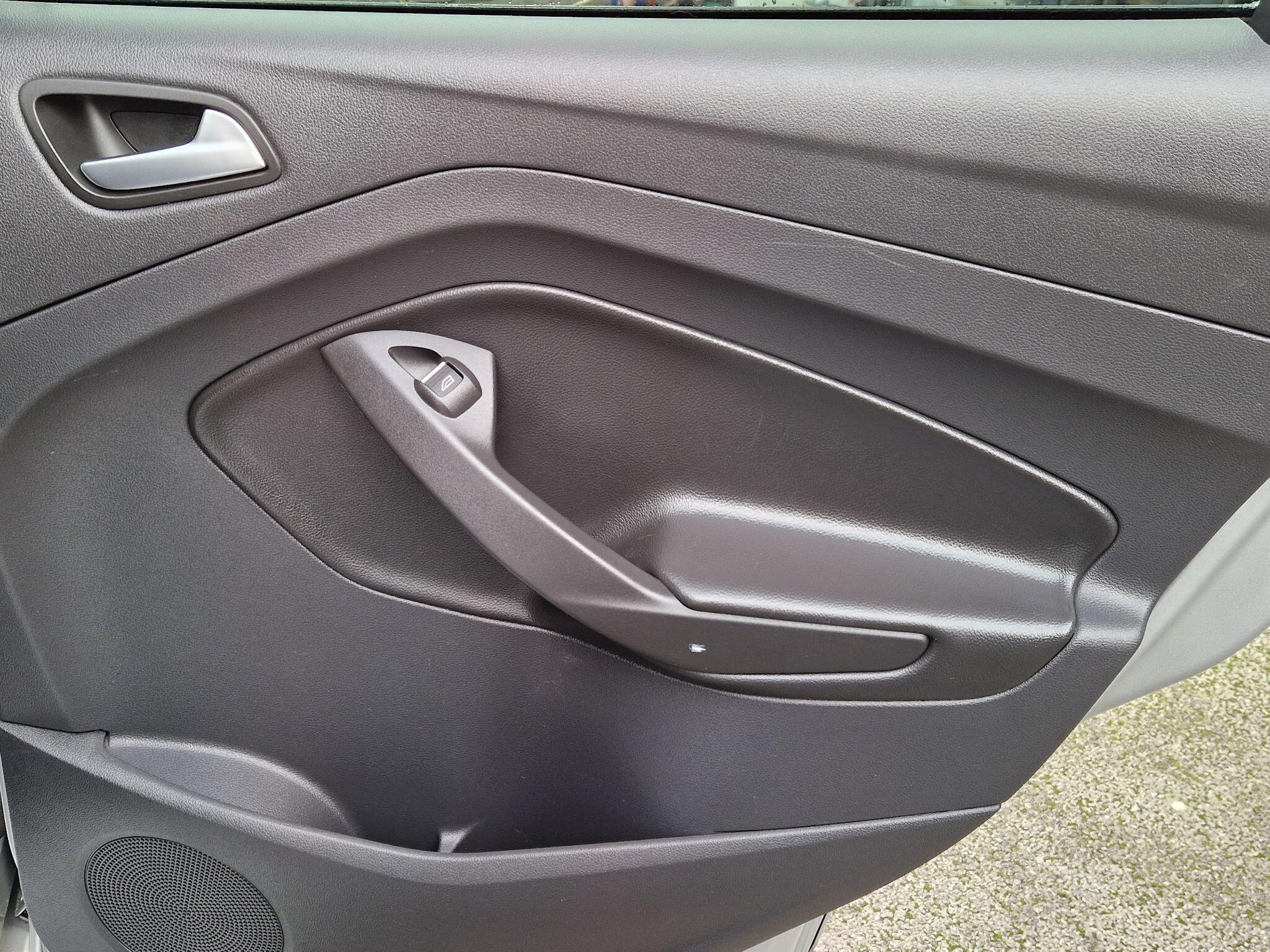 Ford Kuga - Image 34