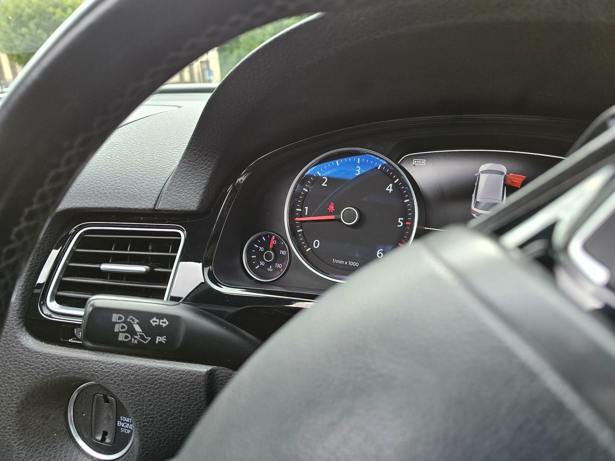 Volkswagen Touareg - Image 18