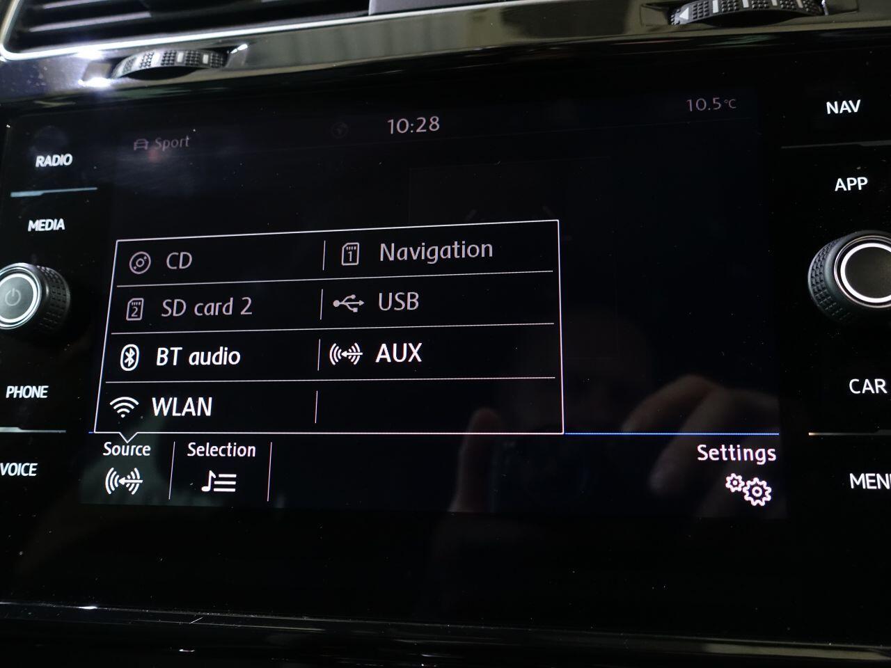 Volkswagen Golf - Image 29