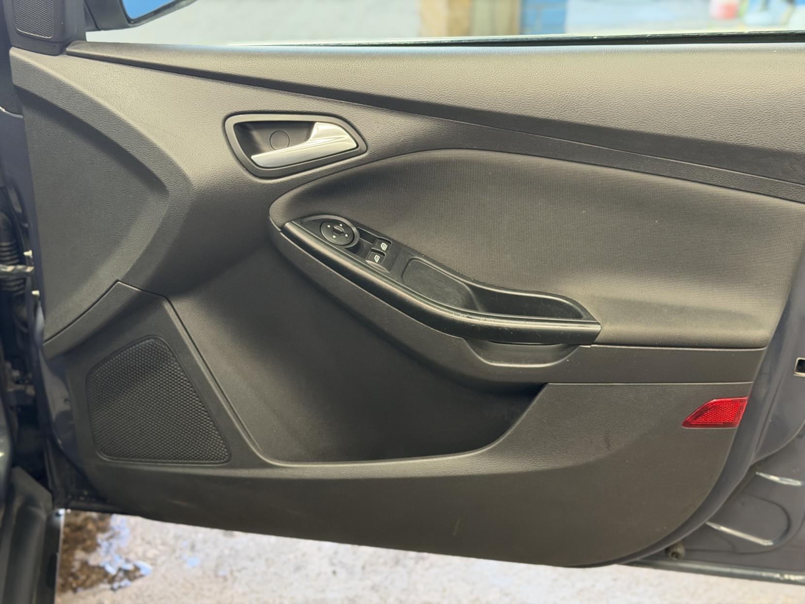 Ford Focus - Image 20