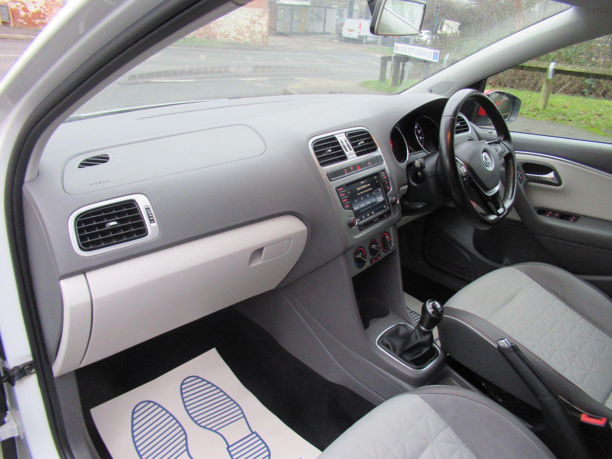 Volkswagen Polo - Image 14