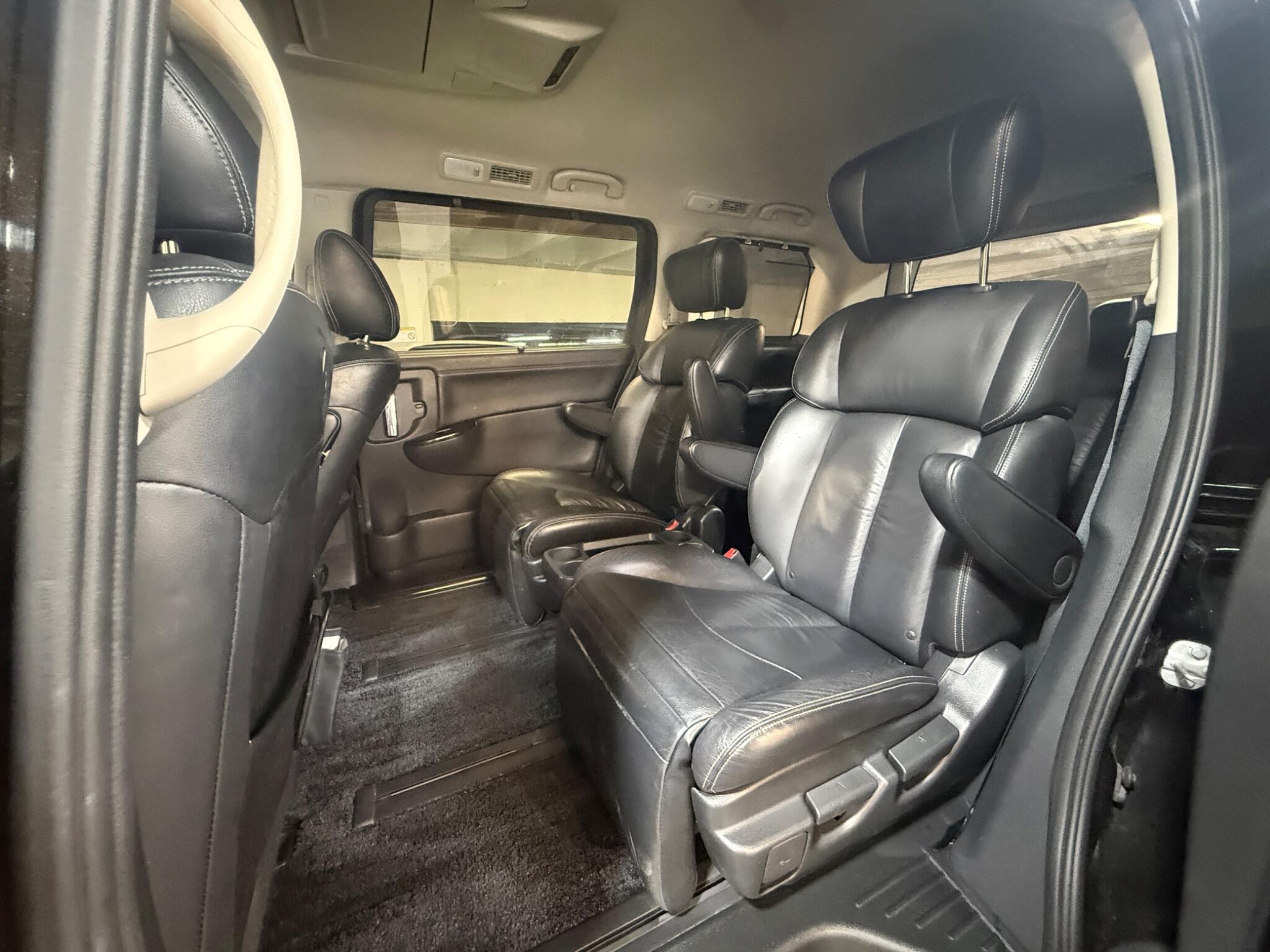 Nissan Elgrand - Image 13