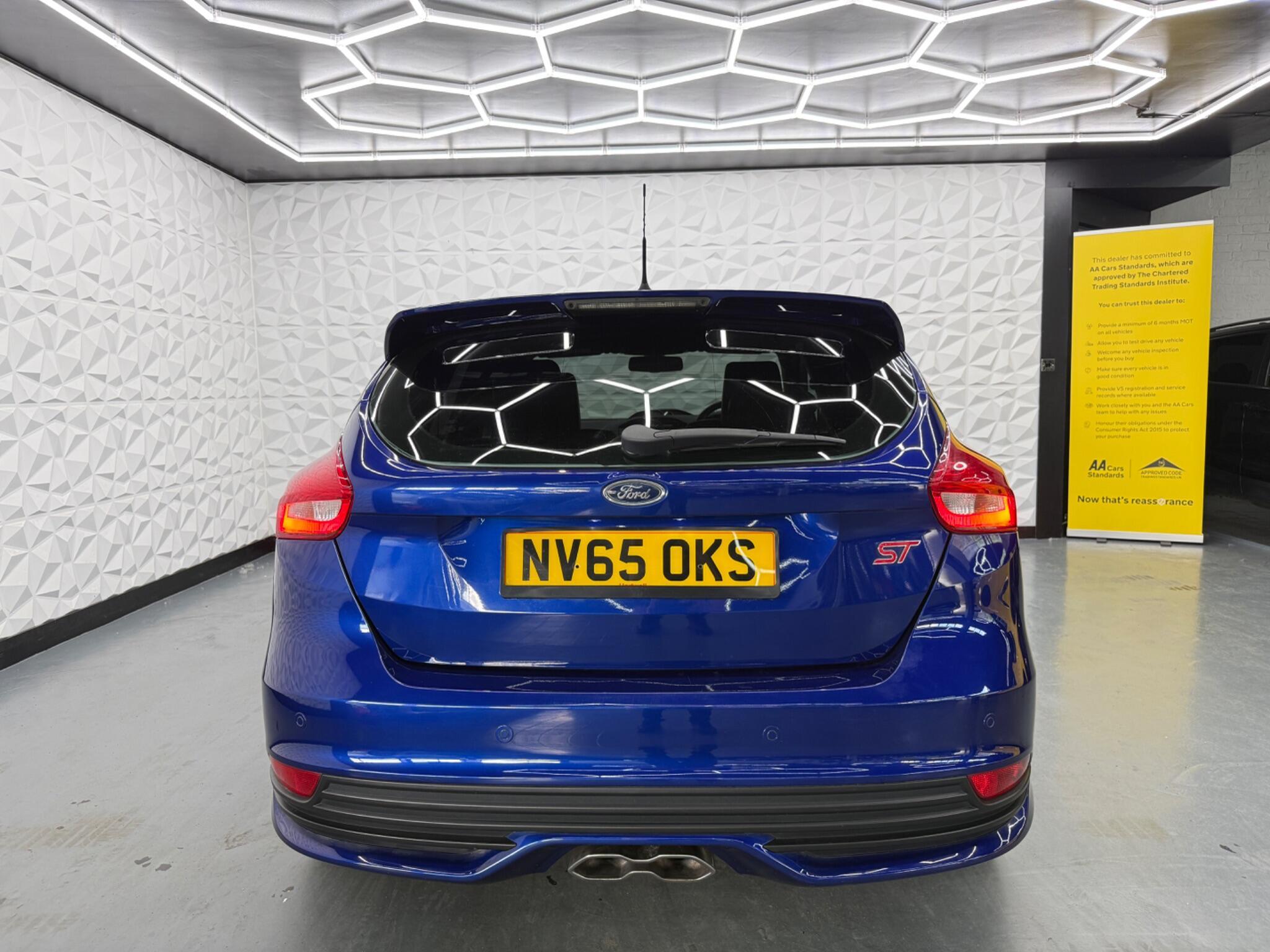 Ford Focus - Image 11