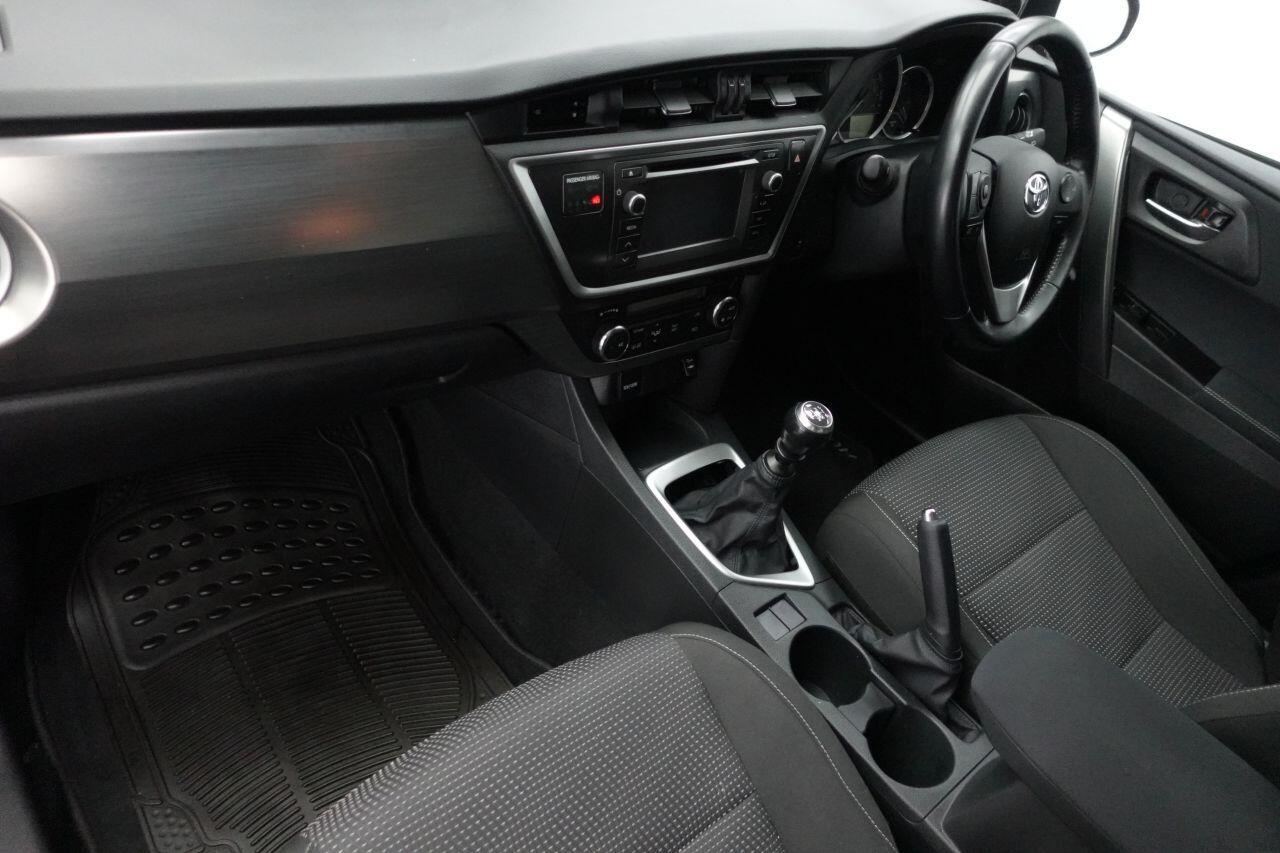 Toyota Auris - Image 11
