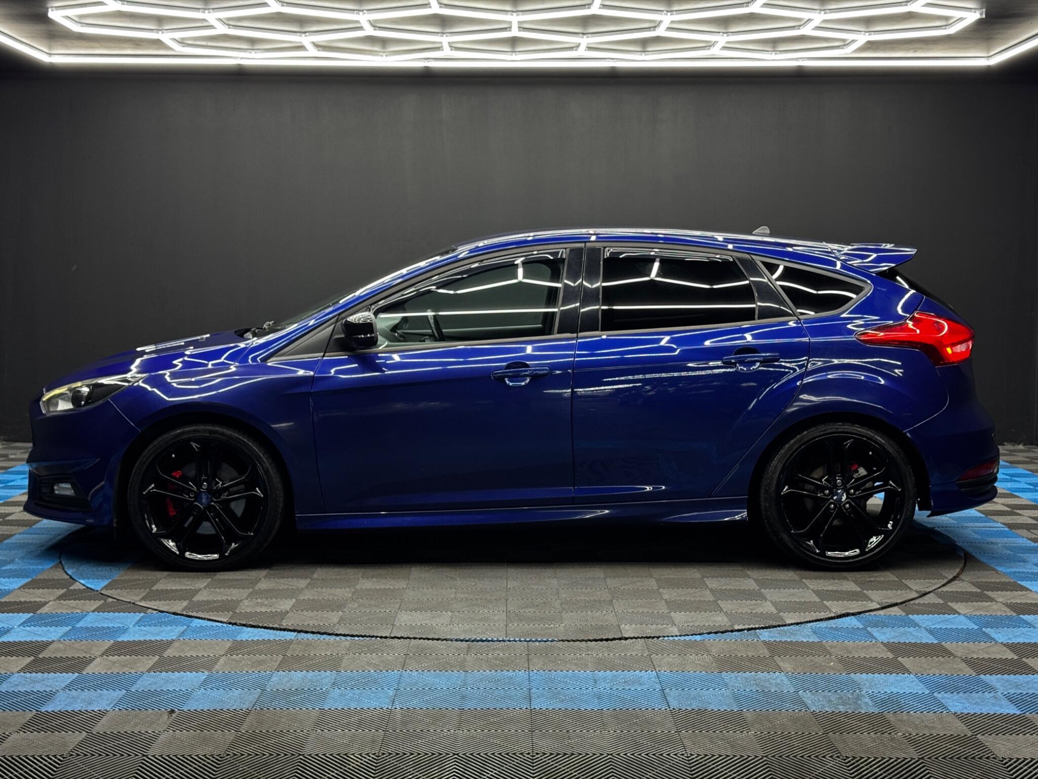 Ford Focus - Image 8