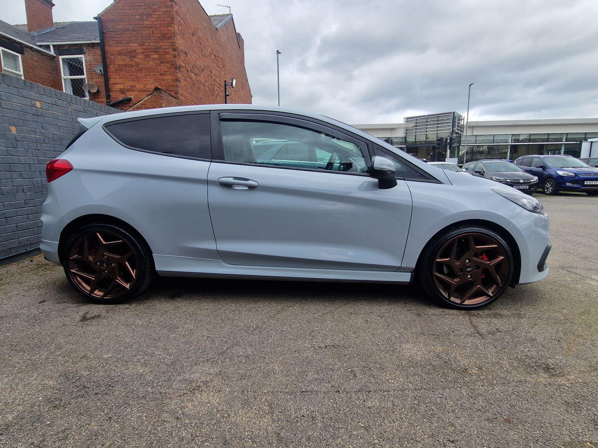 Ford Fiesta - Image 22