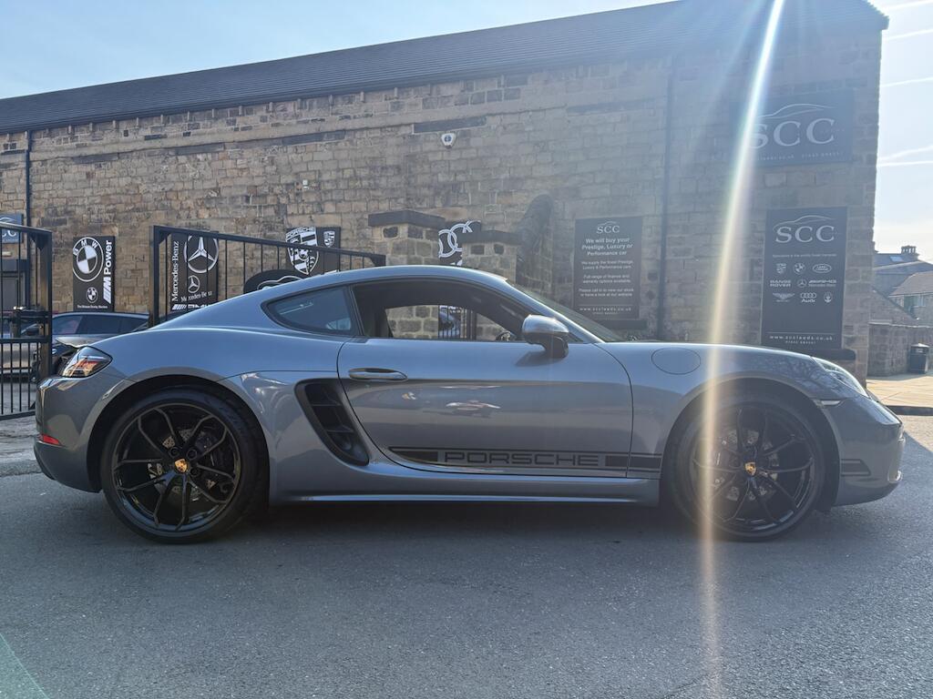 Porsche 718 Cayman - Image 11