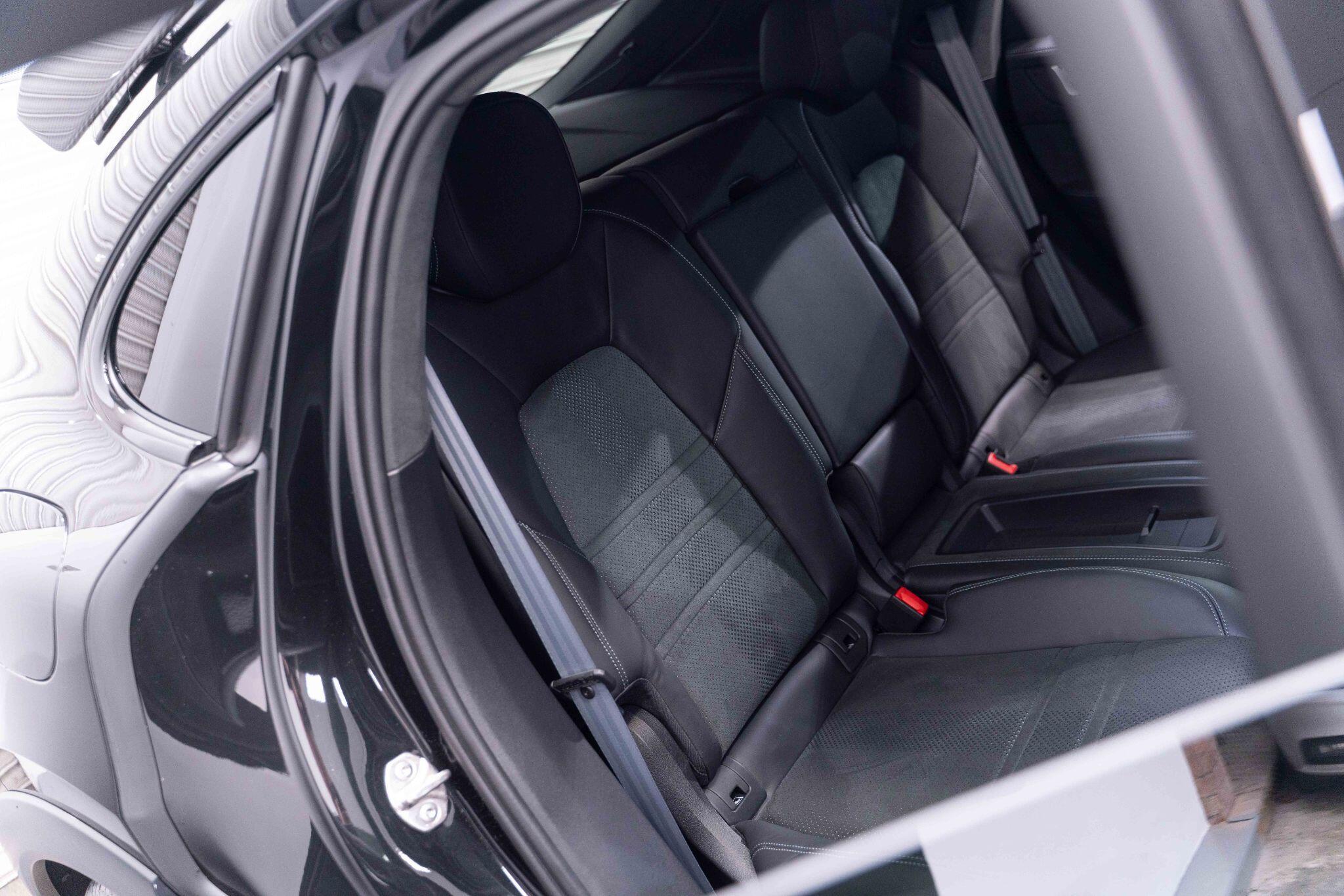 Porsche Cayenne - Image 19