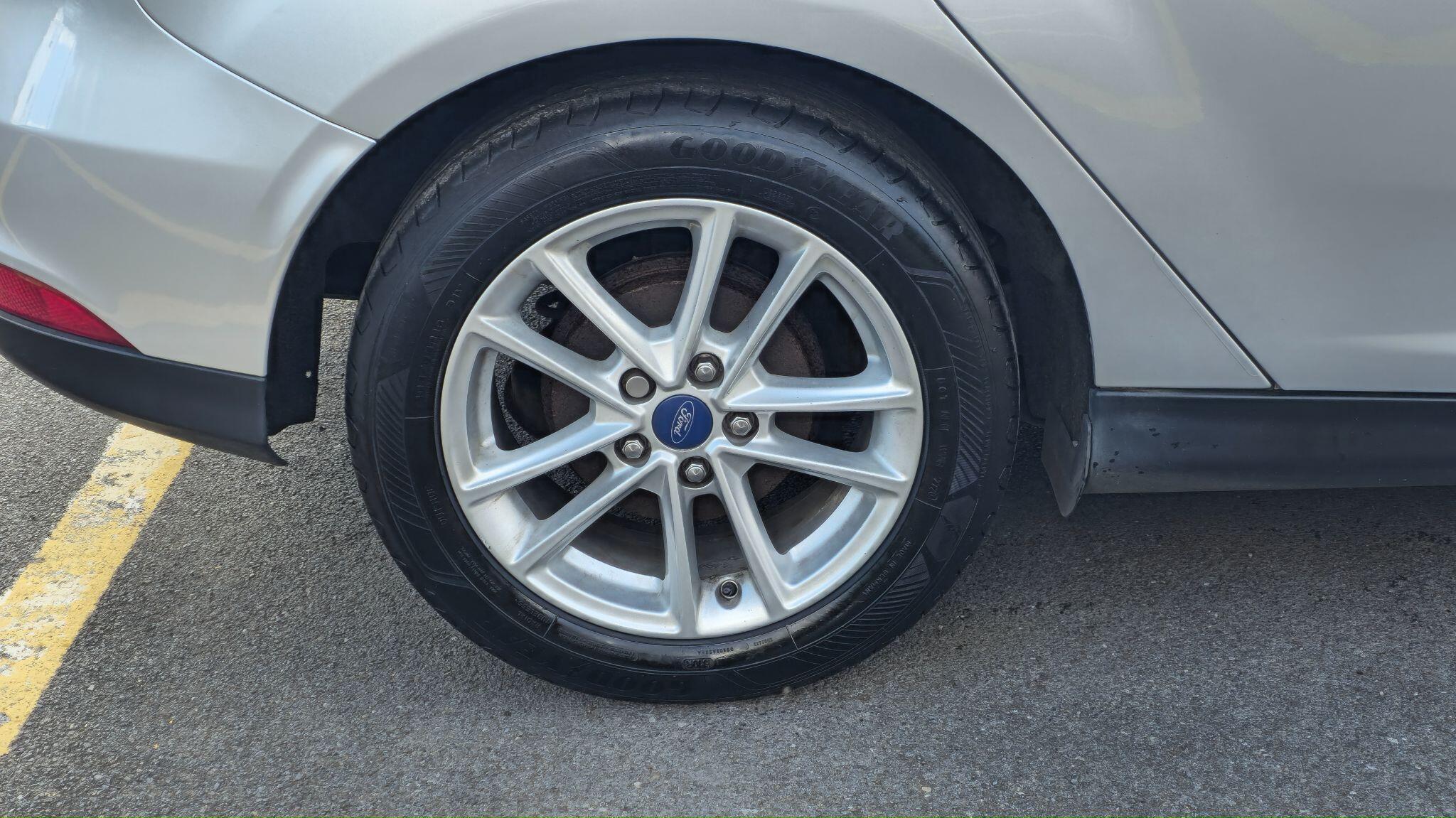 Ford Focus - Image 5