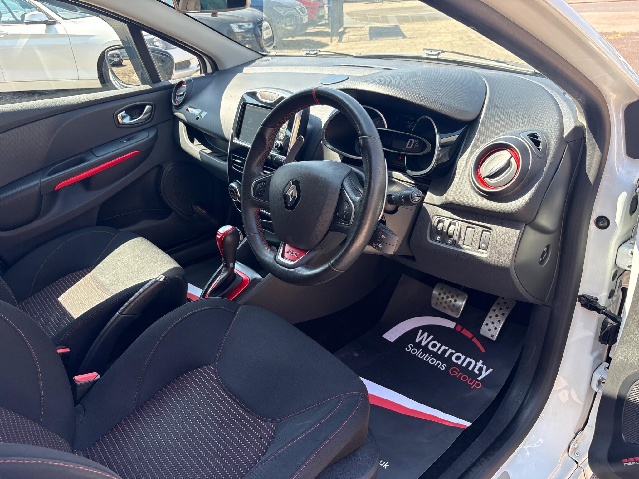 Renault Clio - Image 17