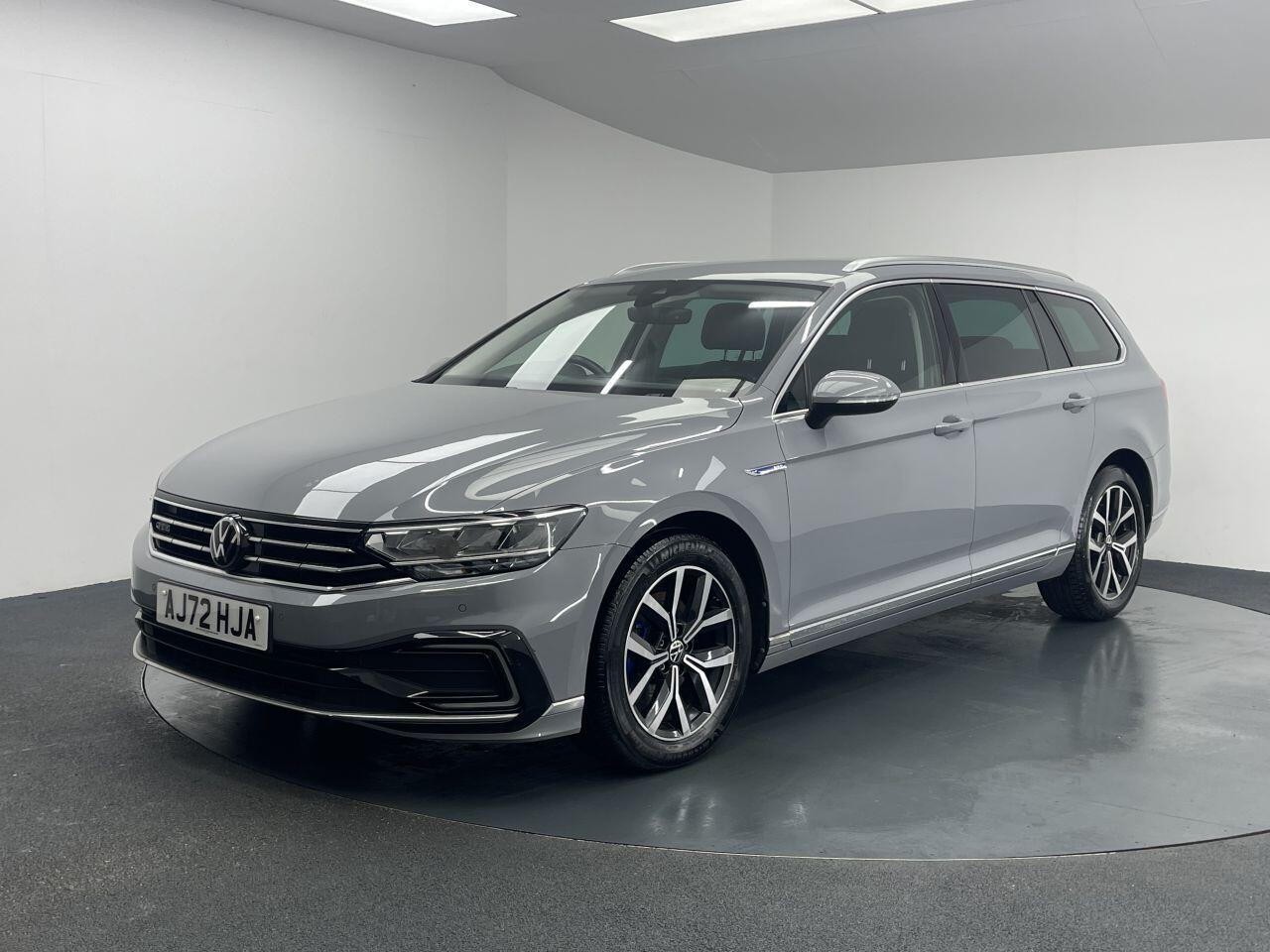 Volkswagen Passat - Image 14