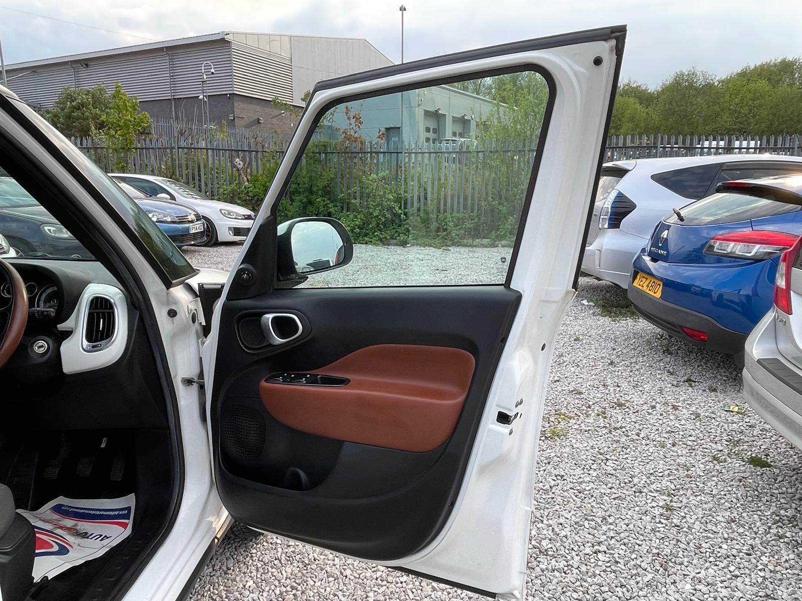 Fiat 500L - Image 8