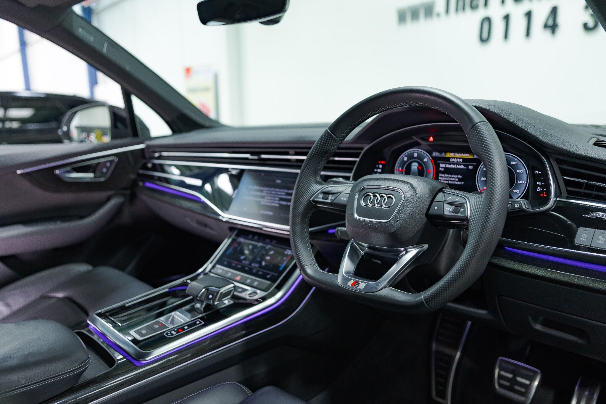 Audi Q7 - Image 24
