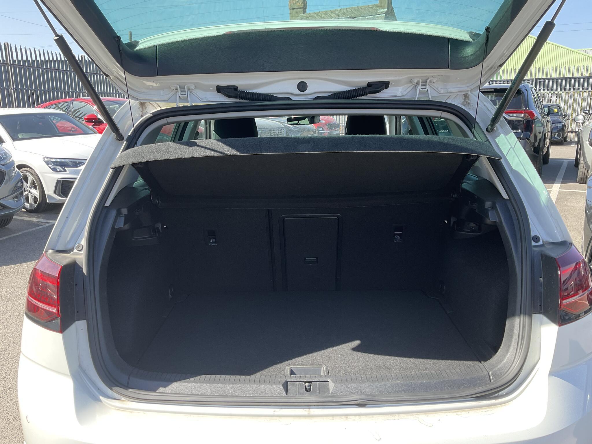 Volkswagen e-Golf - Image 14