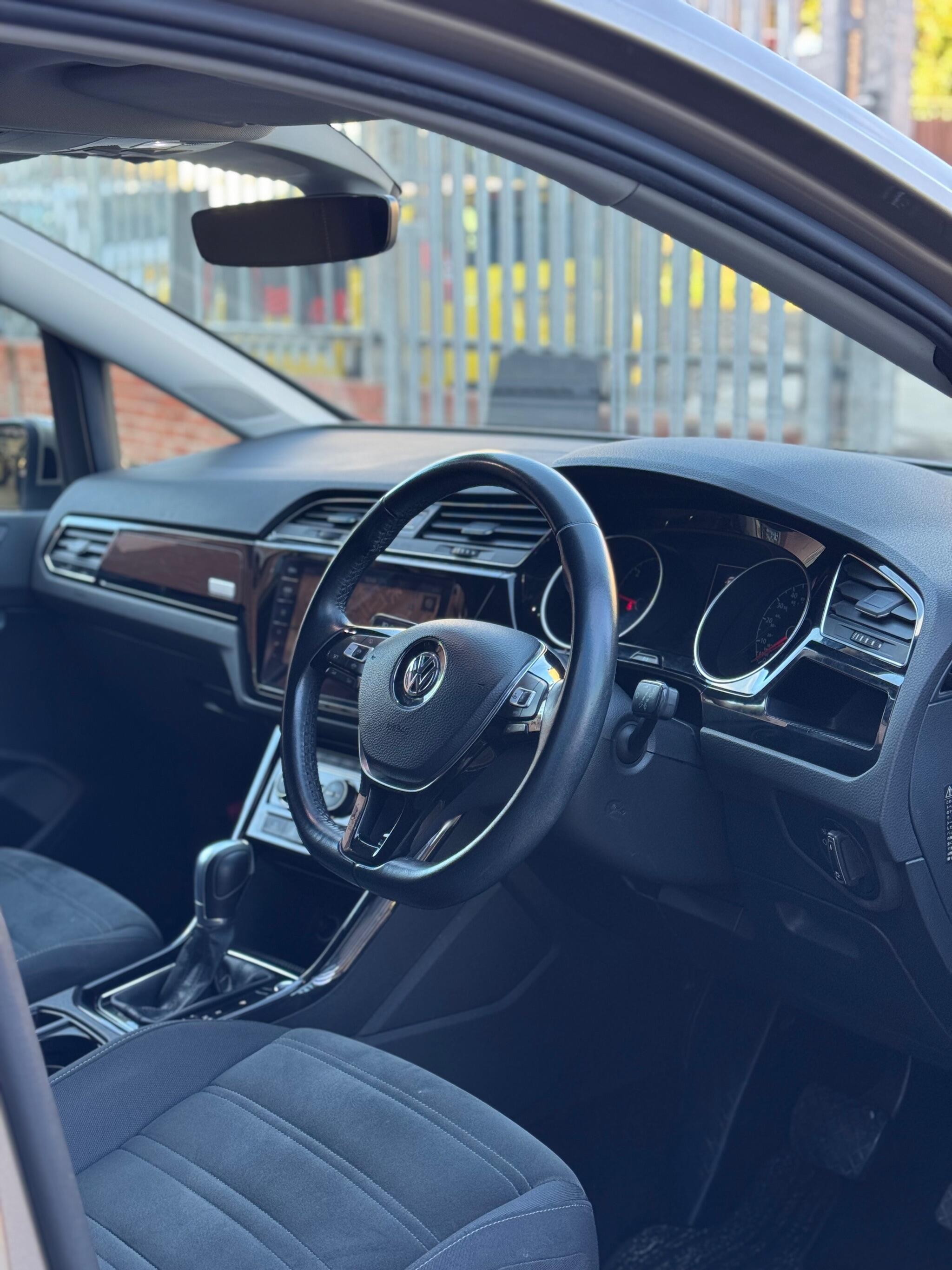 Volkswagen Touran - Image 31