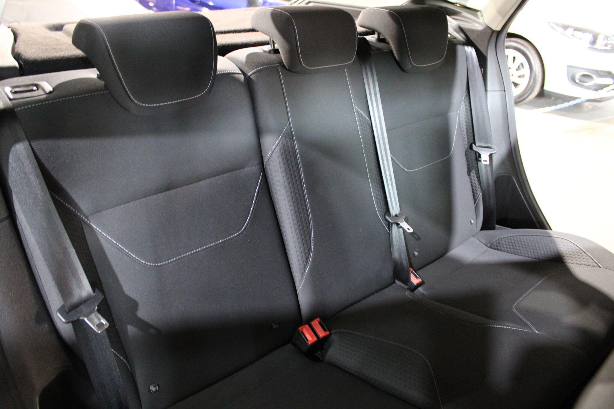 Ford Focus - Image 8