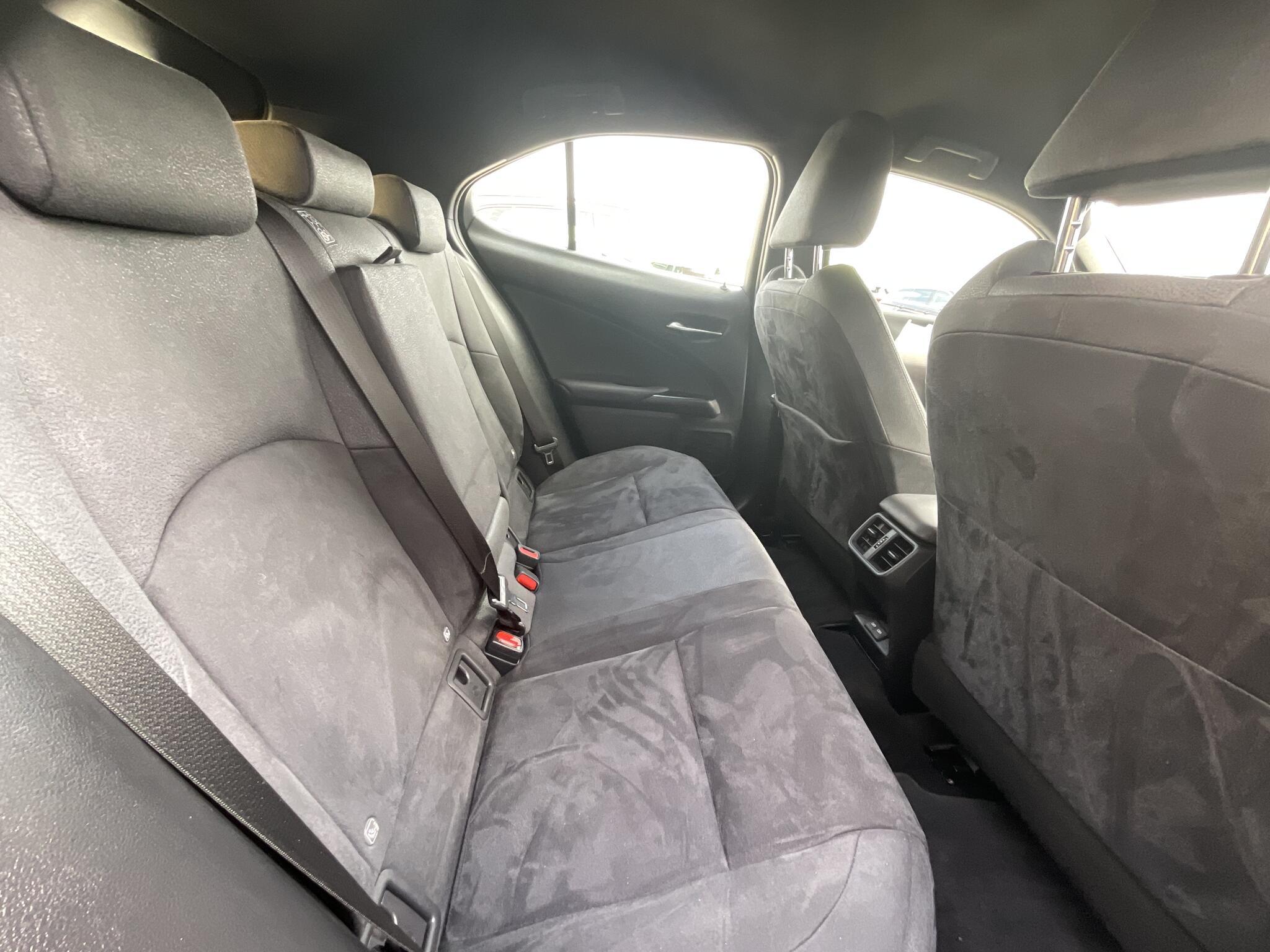 Lexus UX - Image 12