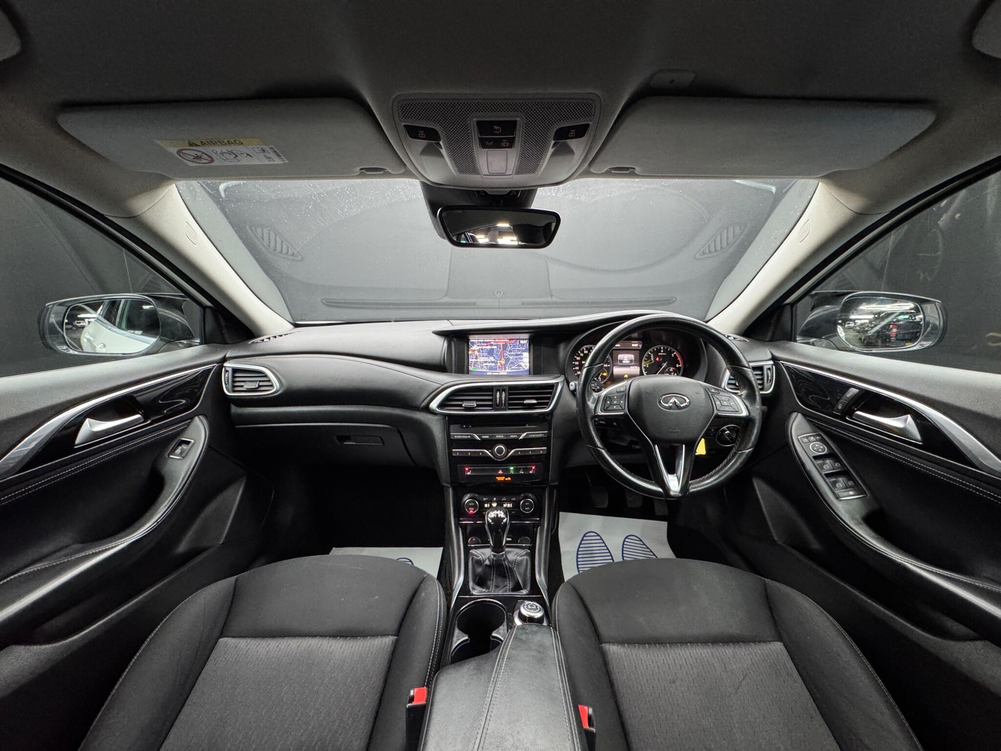 Infiniti Q30 - Image 17