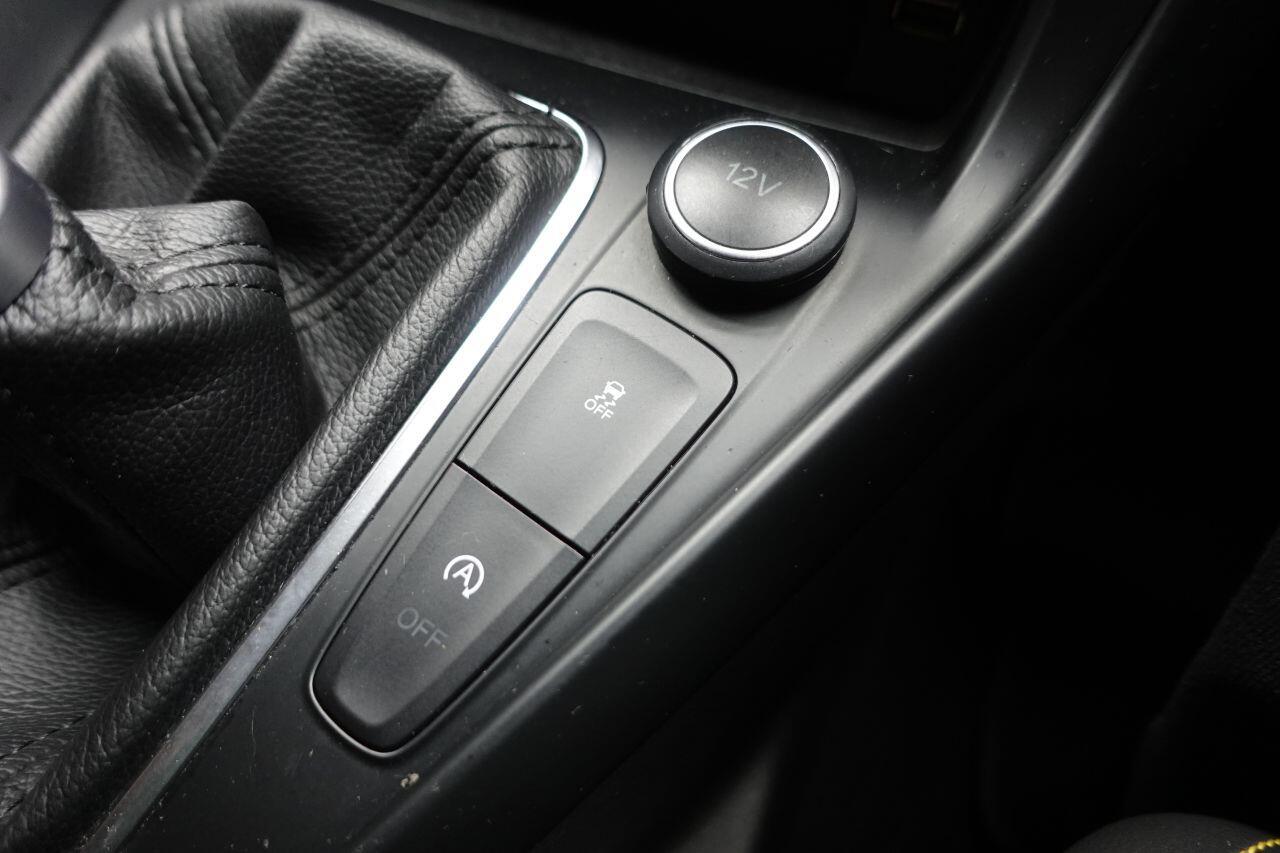 Ford Focus - Image 46