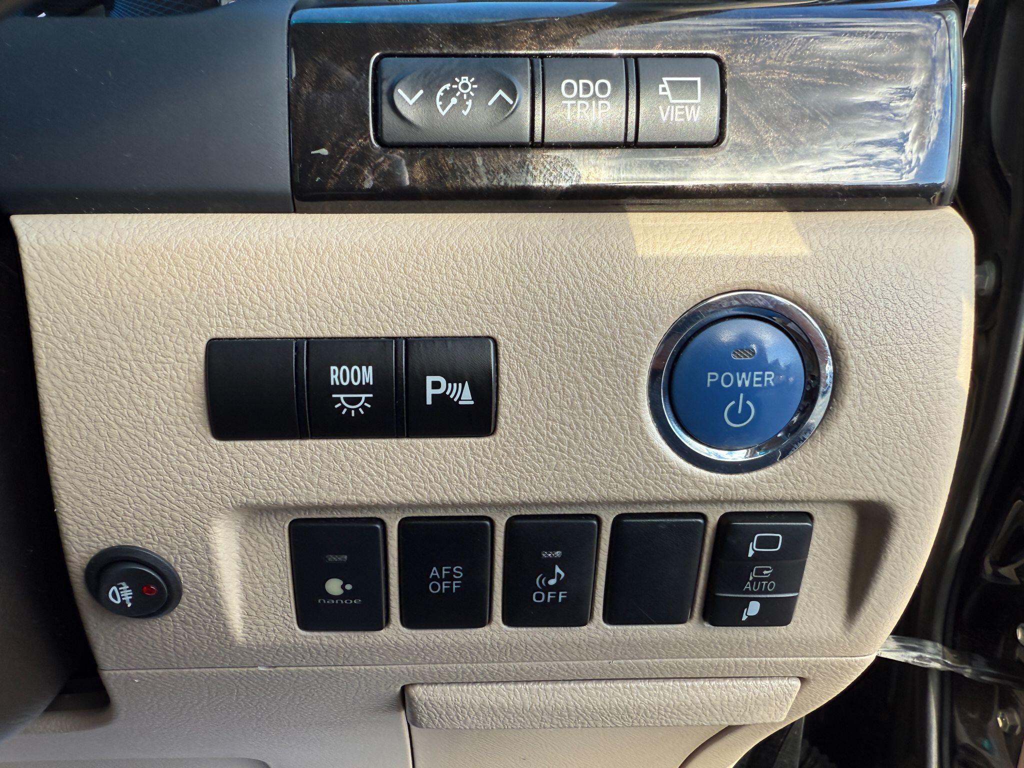 Toyota Alphard - Image 59