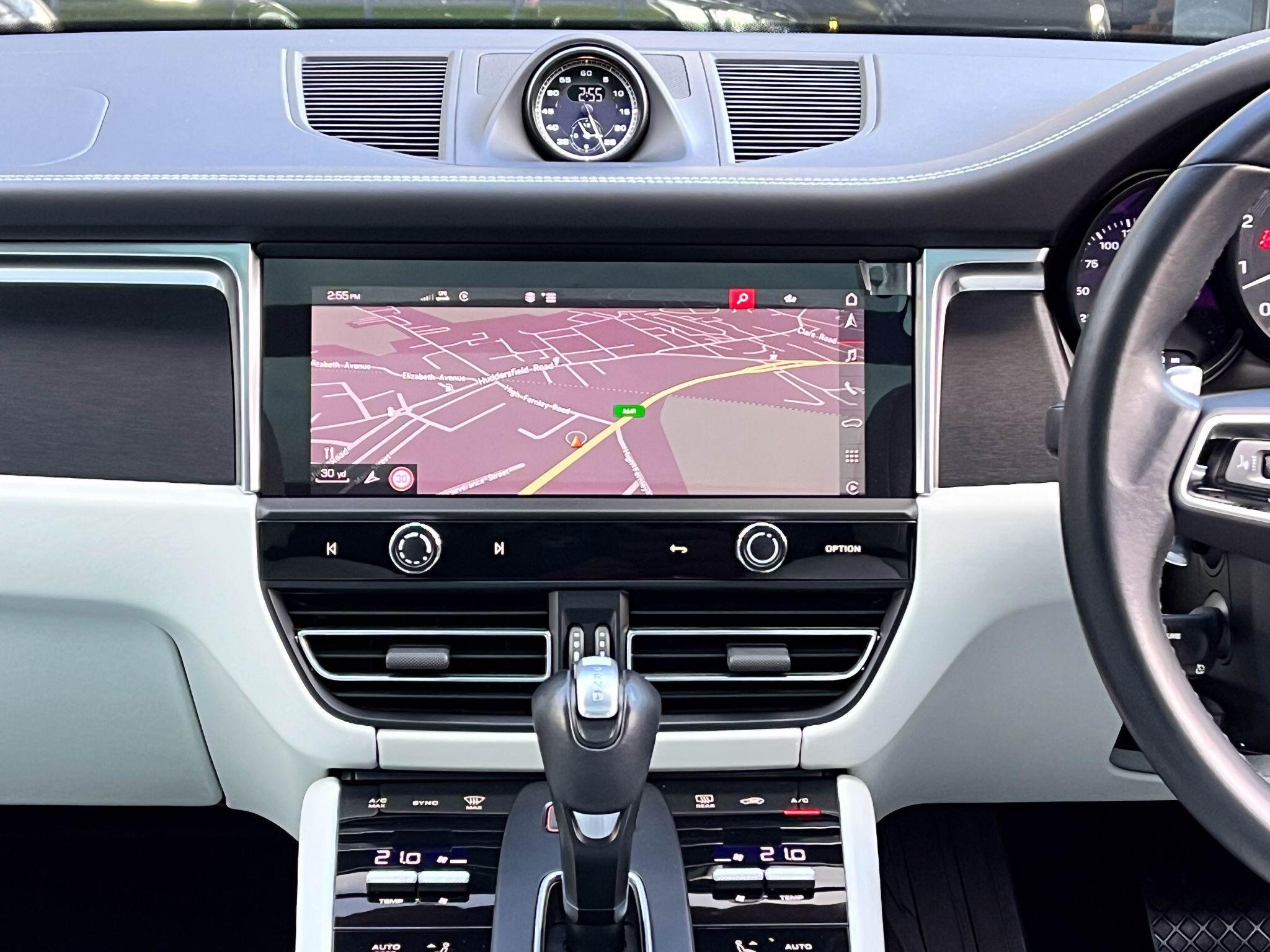 Porsche Macan - Image 11
