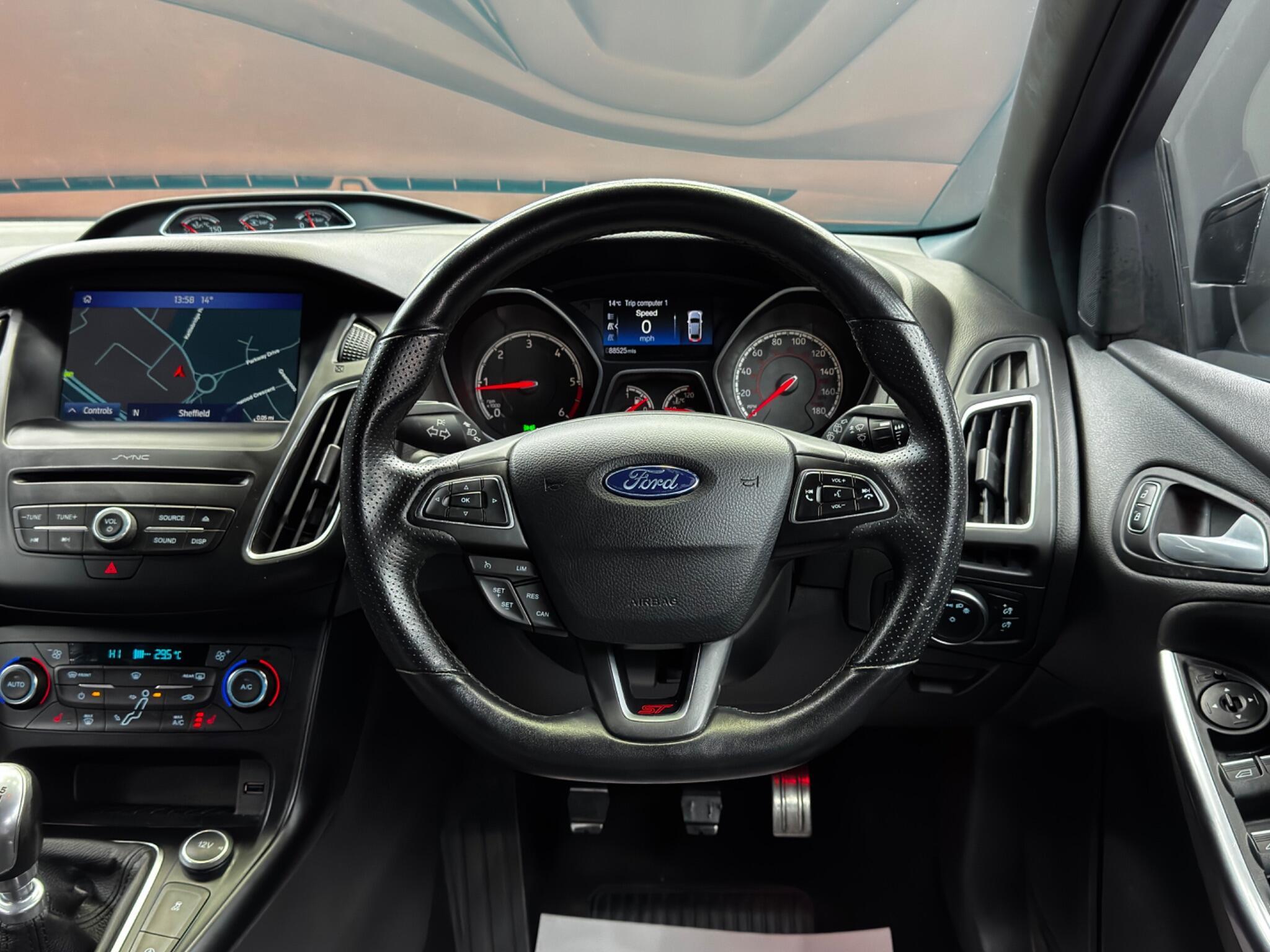 Ford Focus - Image 18