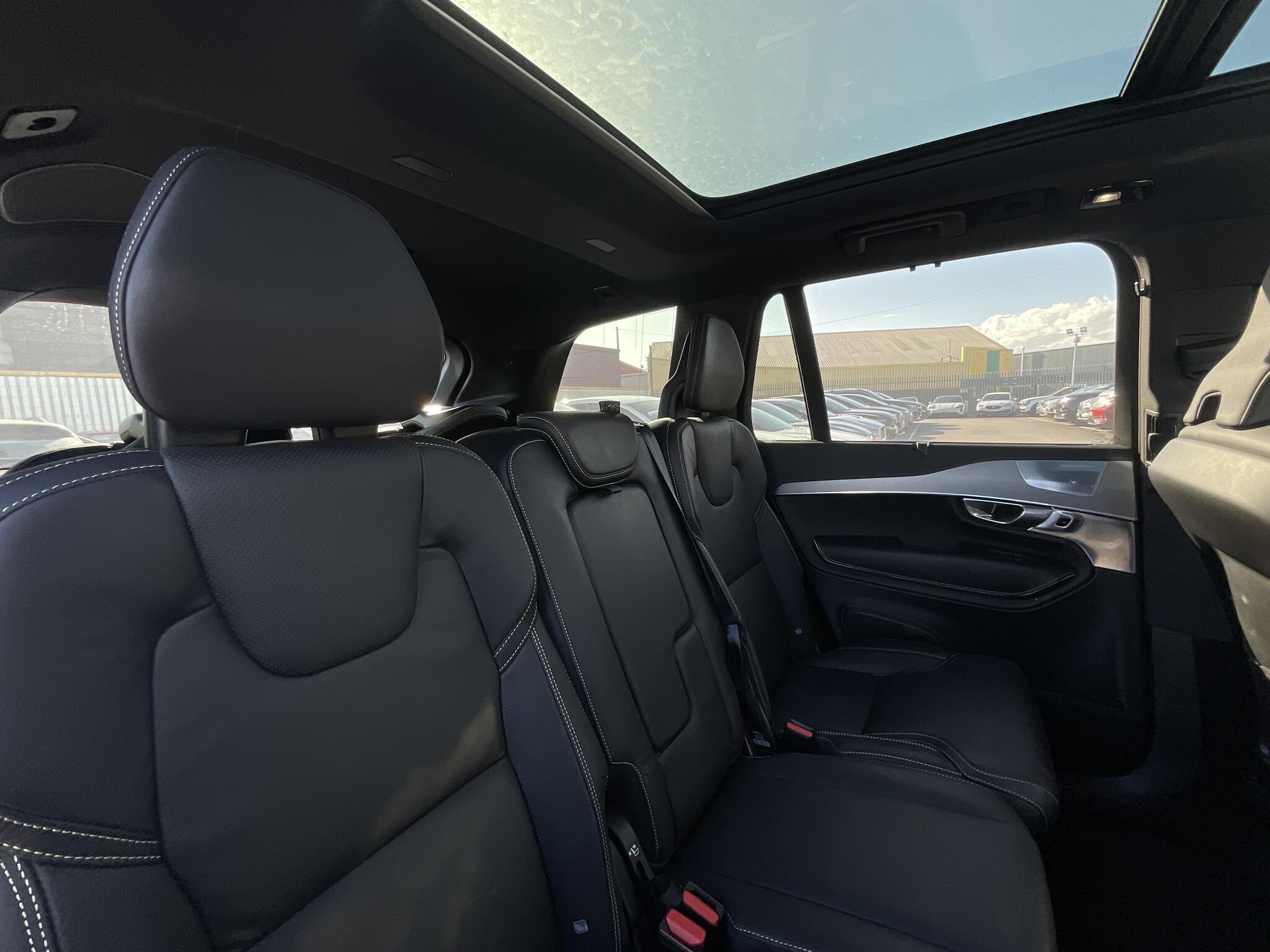 Volvo XC90 - Image 11
