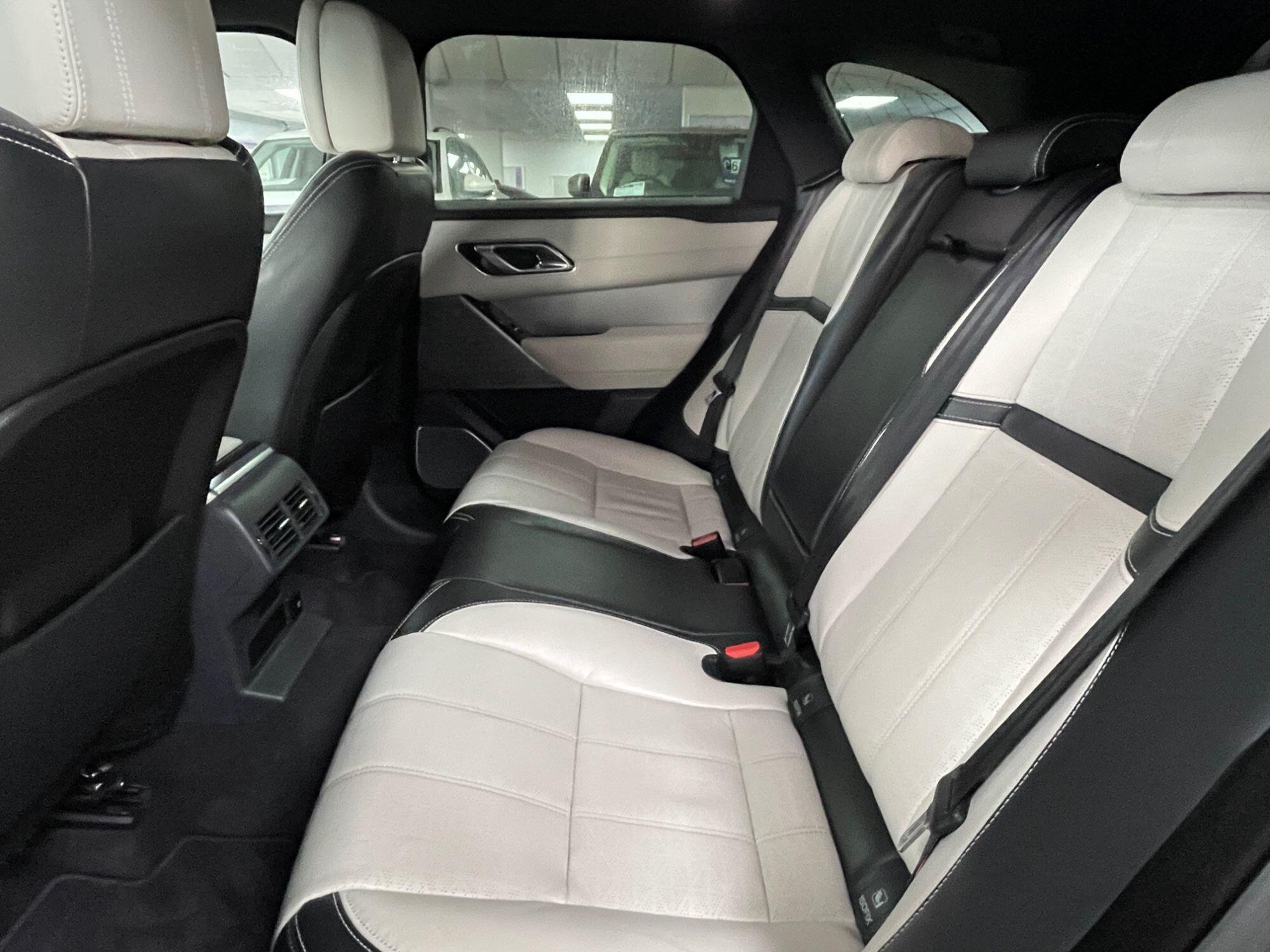Land Rover Range Rover Velar - Image 31