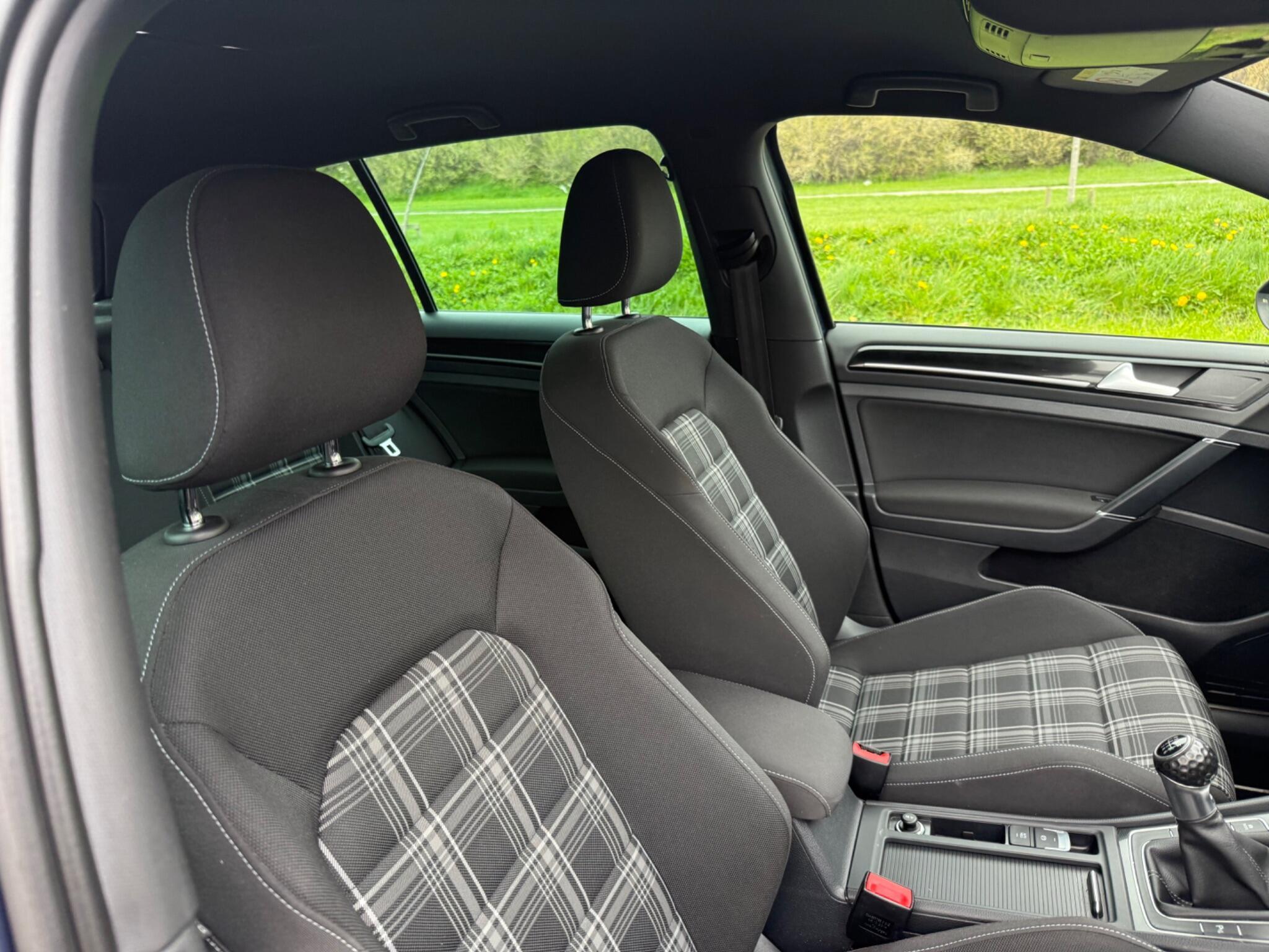 Volkswagen Golf - Image 15