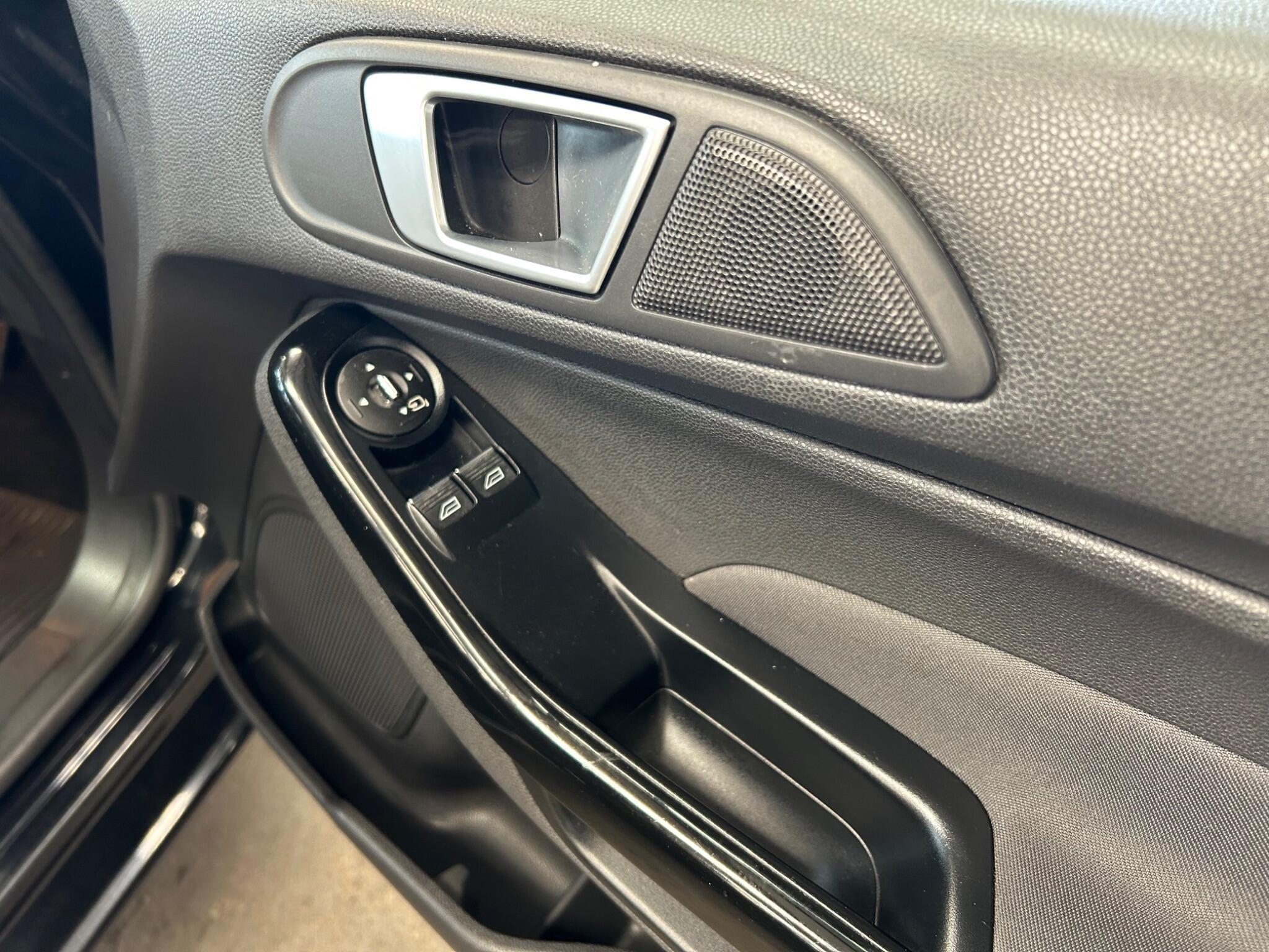 Ford Fiesta - Image 13