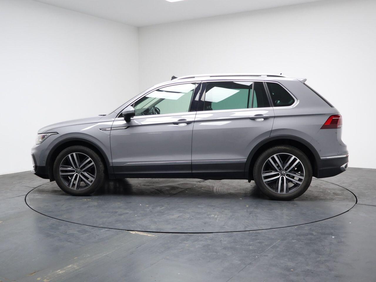 Volkswagen Tiguan - Image 12