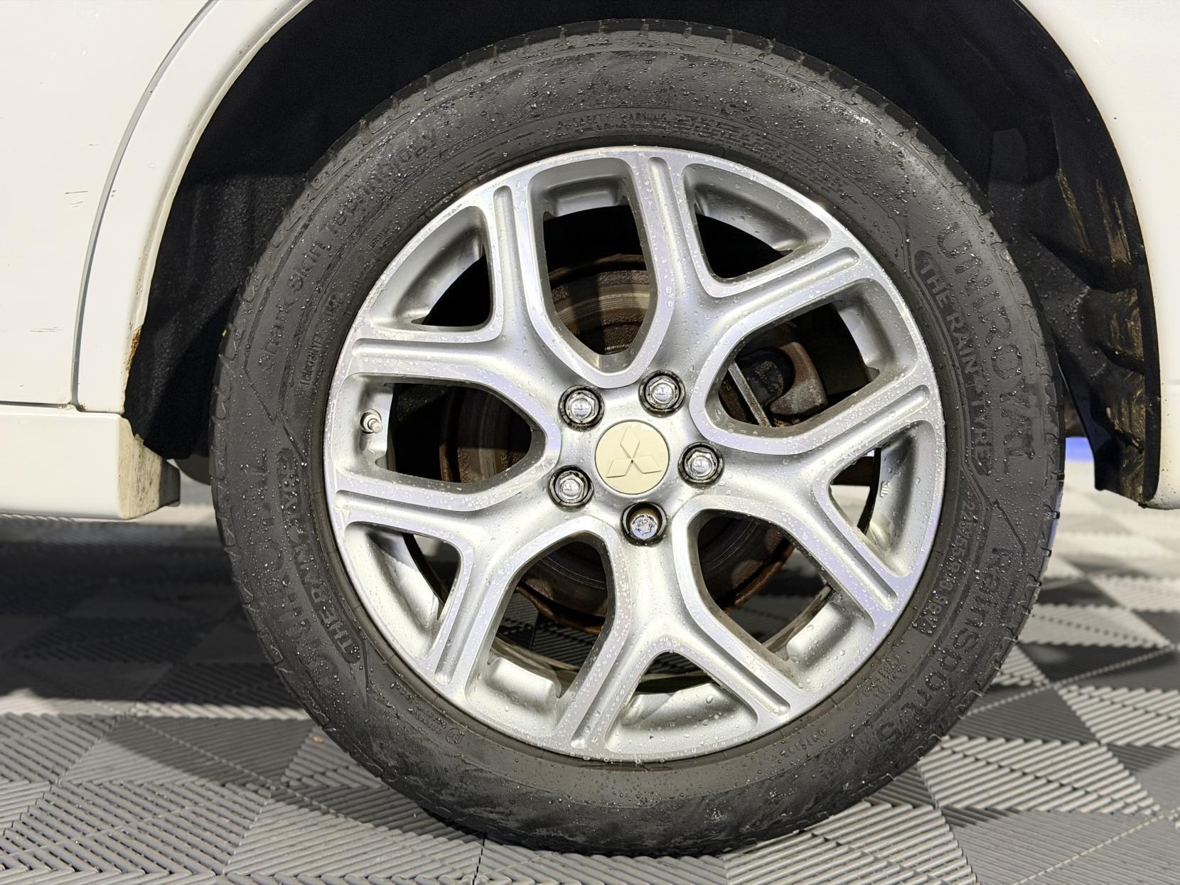 Mitsubishi Outlander - Image 16