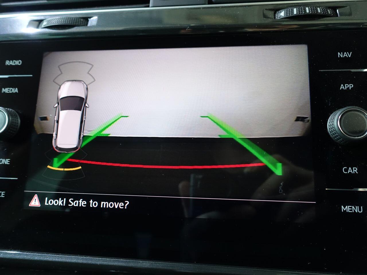 Volkswagen Golf - Image 28