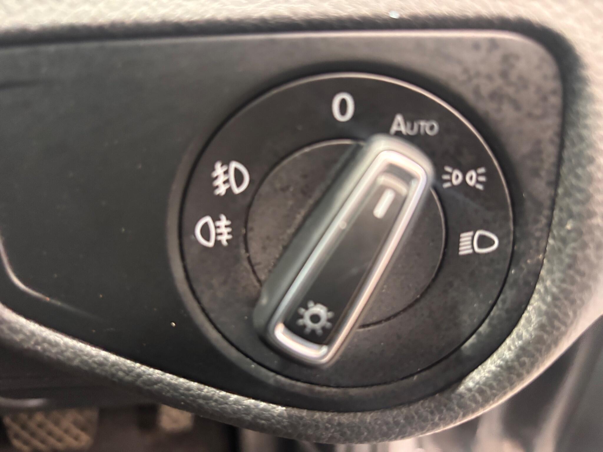 Volkswagen Golf - Image 14