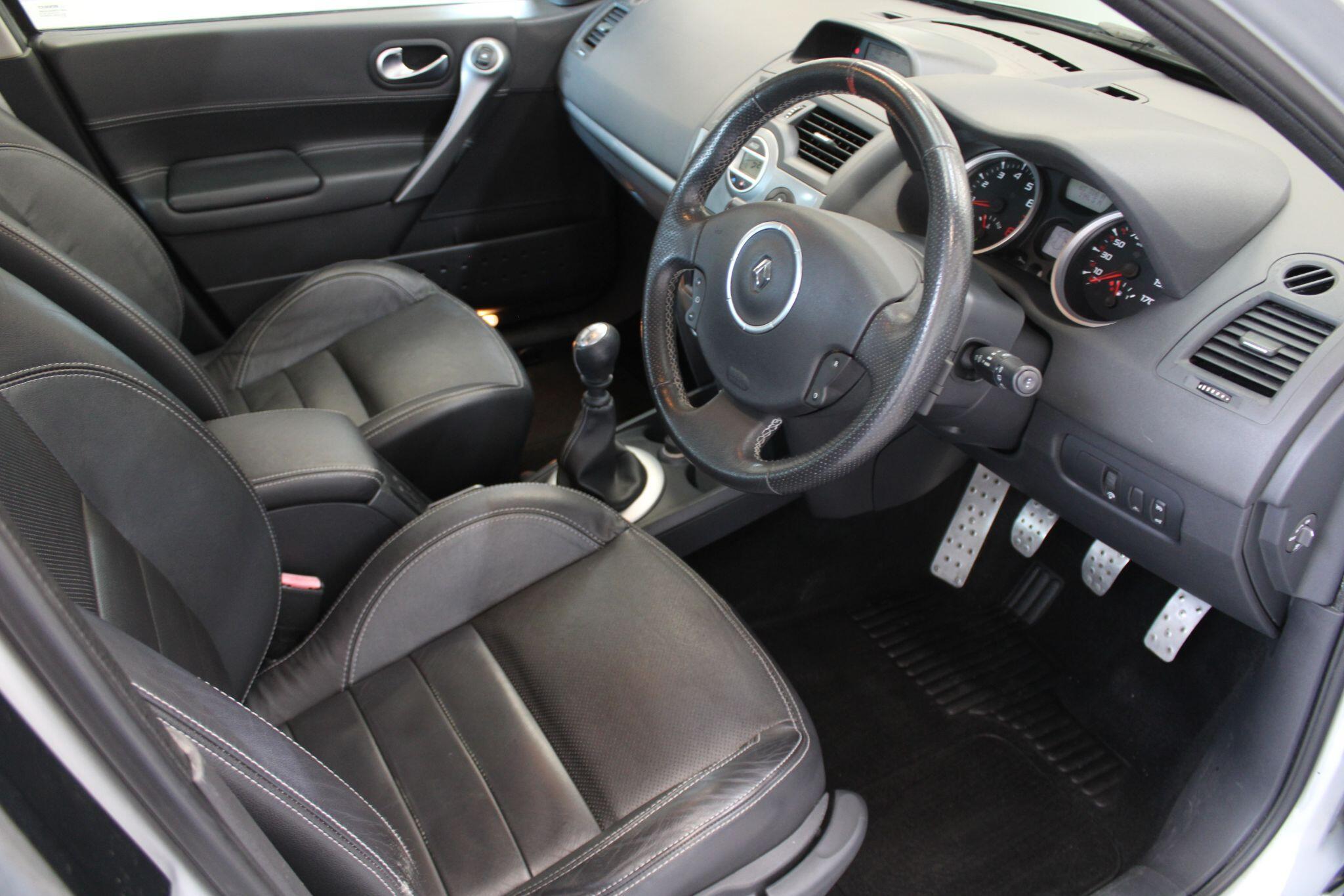 Renault Megane - Image 26