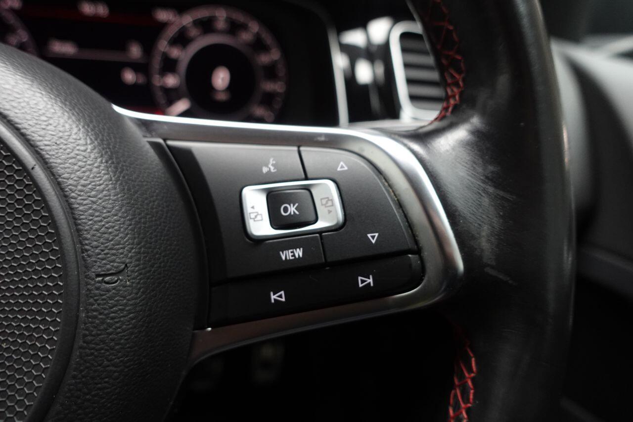 Volkswagen Golf - Image 45