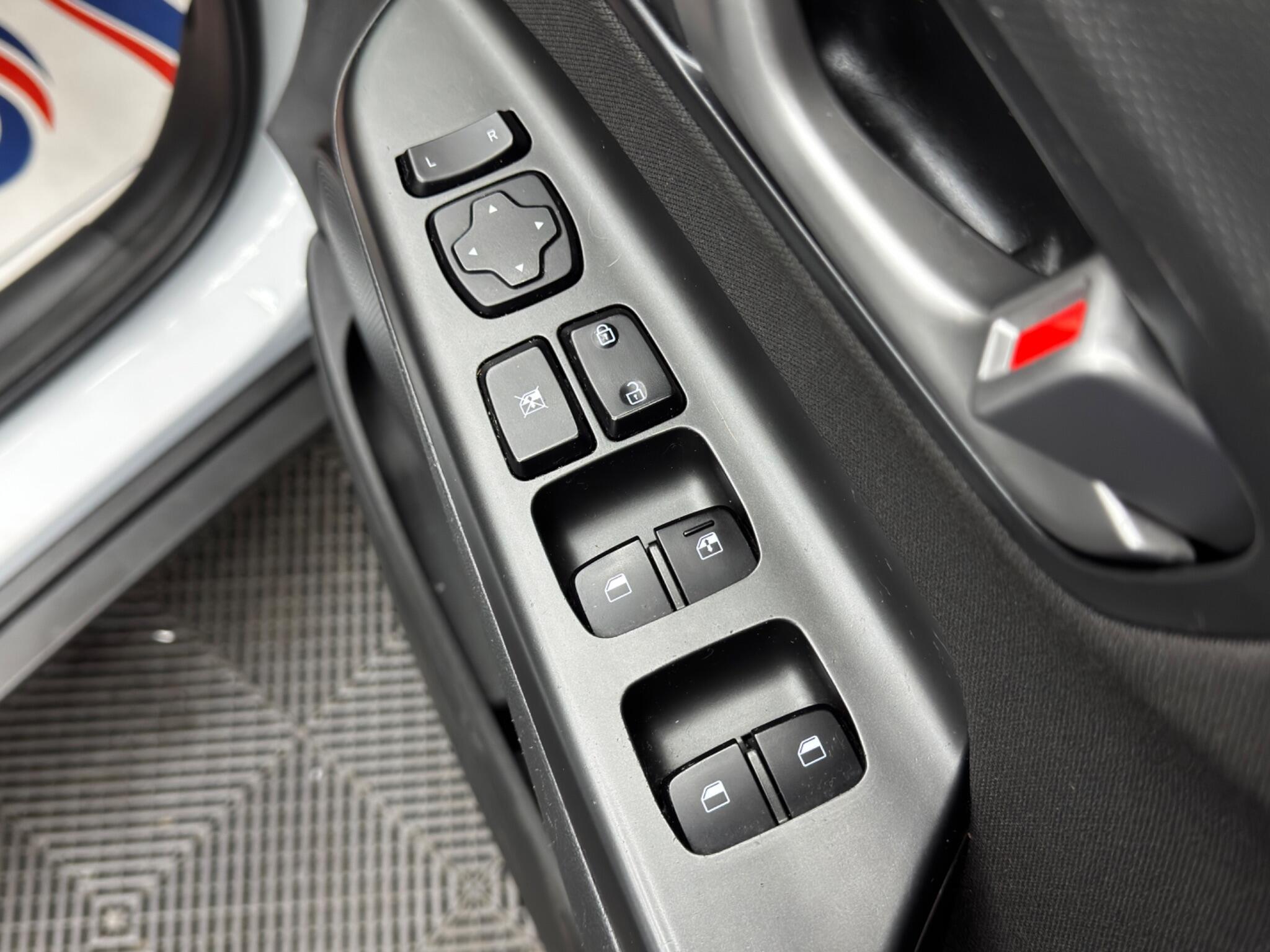 Hyundai Kona - Image 36